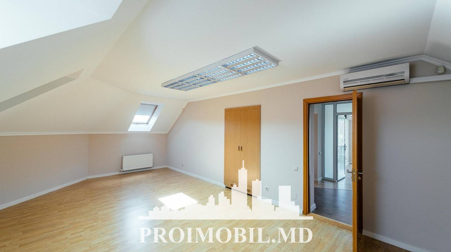 https://images.proimobil.md/FWw_B1SnPOHez4zgB5ncuQFS9p476YGVHPEe91BWKcU/watermark:0.75:so:0:30:0.39/resize:fill:1460:816:1/gravity:ce/bG9jYWw6Ly8vZXN0YXRlL2xyLzEwMzIzYmNlLWVjNDQtNDRmYy04MzlmLTBhNDE4MjdmNzcwYS5qcGVn