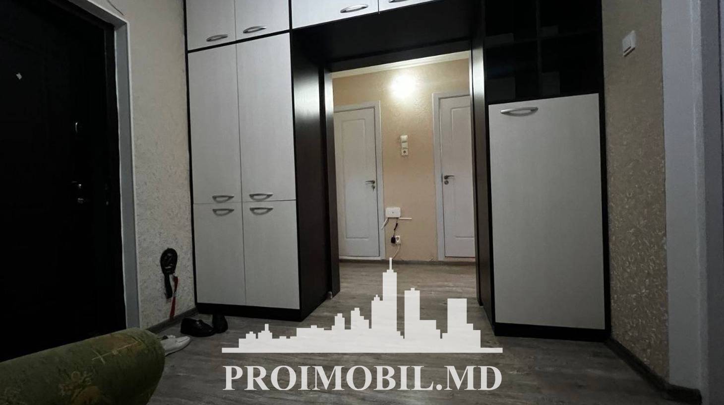https://images.proimobil.md/FY9gWlmXwjsg7u8BoPyxxvMXdcEKwu9LS2xclhjFwuQ/watermark:0.75:so:0:30:0.39/resize:fill:1460:816:1/gravity:ce/bG9jYWw6Ly8vZXN0YXRlL2xyLzBlNDAwOTgxLWEyYmUtNGE0Zi05YTQ5LTg4NDc5ODVlN2RlNy5qcGVn