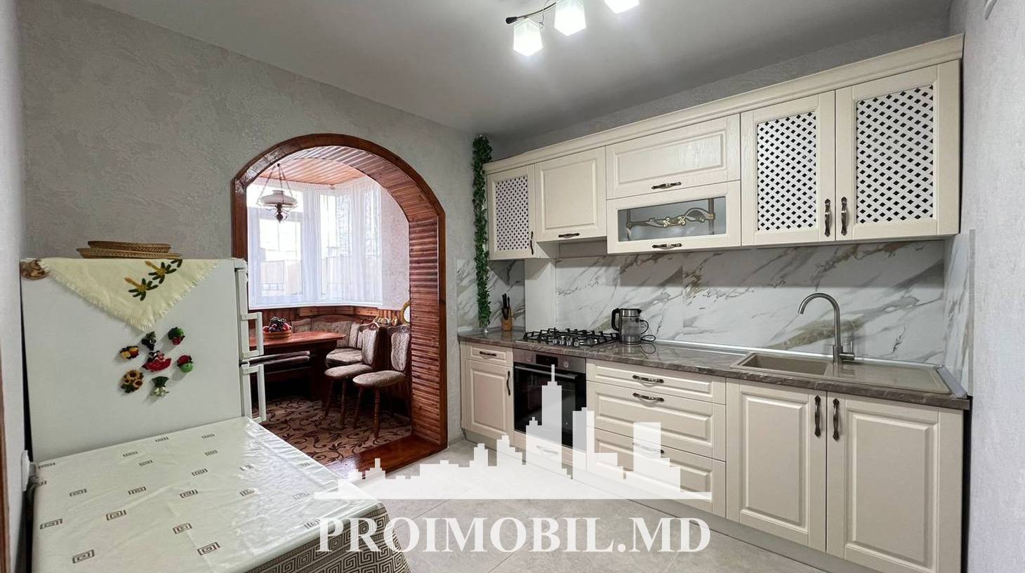 https://images.proimobil.md/FZRsZ7yAJxpna8aS9S_n498oCE7KSNgZ8sLcWriv86E/watermark:0.75:so:0:30:0.39/resize:fill:1460:816:1/gravity:ce/bG9jYWw6Ly8vZXN0YXRlL2xyLzIzMzlkY2M4LWVmNjQtNDMxMS04NjQ1LTRlZjJmMmRiNWRiOC5qcGVn