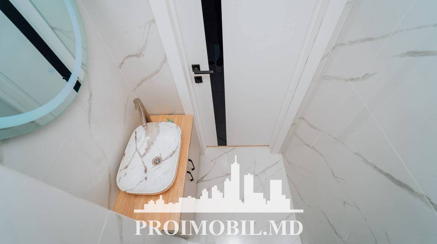 https://images.proimobil.md/Faqxb6iykQsrjRbxYYtk_EXs13KcEQTg25DT0xTjbos/watermark:0.75:so:0:30:0.39/resize:fill:1460:816:1/gravity:ce/bG9jYWw6Ly8vZXN0YXRlL2xyLzRiMTU2ODRlLTcyZjQtNDA0Zi05OTQ1LTM4ODM4YzMwZDJkZS5qcGVn
