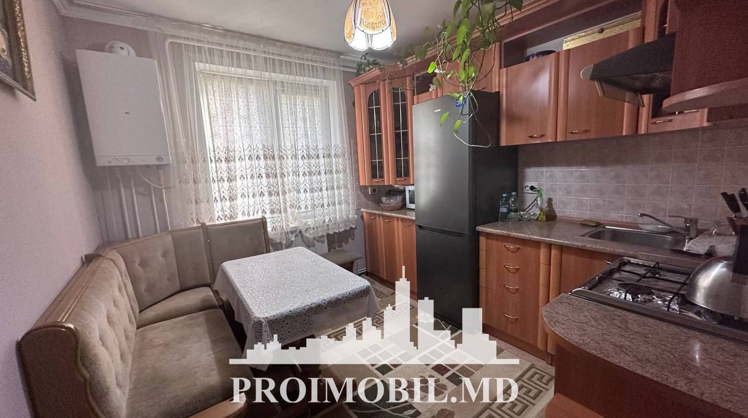 https://images.proimobil.md/Fc6evLIYI9dgPWPcg6ILmc_rLzQZI-1YRpggX1cxXkc/watermark:0.75:so:0:30:0.39/resize:fill:1460:816:1/gravity:ce/bG9jYWw6Ly8vZXN0YXRlL2xyLzI4ZmUxYzQ0LWQwMmQtNDE3Yy05NTBmLWMyZTVkM2JhNzdiOC5qcGVn