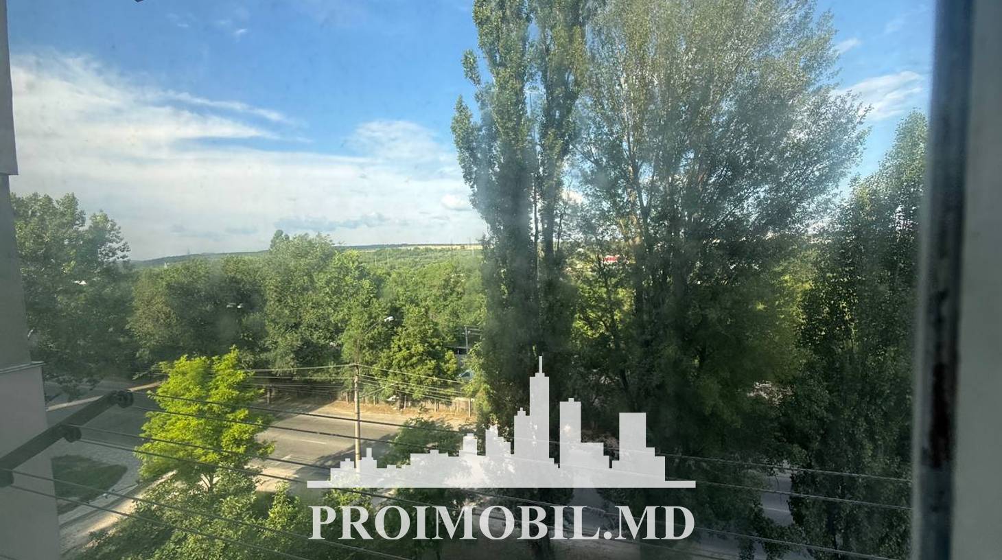 https://images.proimobil.md/FipJeYx-b0GdmJkOp3NAbDmfsHcw9RwcuIvKoG8kQkk/watermark:0.75:so:0:30:0.39/resize:fill:1460:816:1/gravity:ce/bG9jYWw6Ly8vZXN0YXRlL2xyLzU4NzUyN2Q1LTE2NzUtNGMxNC05NjI2LTU4YjE2MTUzOTYyYS5qcGVn