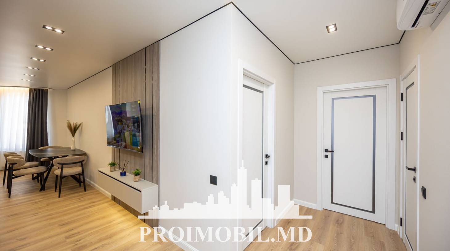https://images.proimobil.md/FiuDo7vz8UX8b8SJtH3j1r11i5g6tDVvvfiY1i5JHvw/watermark:0.75:so:0:30:0.39/resize:fill:1460:816:1/gravity:ce/bG9jYWw6Ly8vZXN0YXRlL2xyLzA1OGExZGEzLWYxYjYtNDBjMy1hYmZhLWU2MTM2NWJjYWExMS5qcGVn