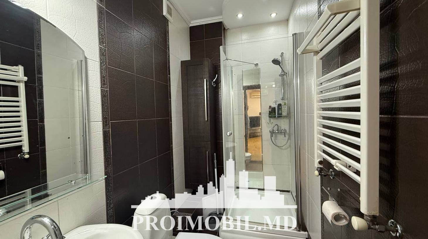 https://images.proimobil.md/FkYX6IjcQ1Xx0hhMUQVYq9I8v_Nk9sUG0ipIxNPwhvM/watermark:0.75:so:0:30:0.39/resize:fill:1460:816:1/gravity:ce/bG9jYWw6Ly8vZXN0YXRlL2xyL2U5MWI4YmEwLWNlNjktNGU2MC05ODdiLTUyNTcyYzE3MDgzMS5qcGVn