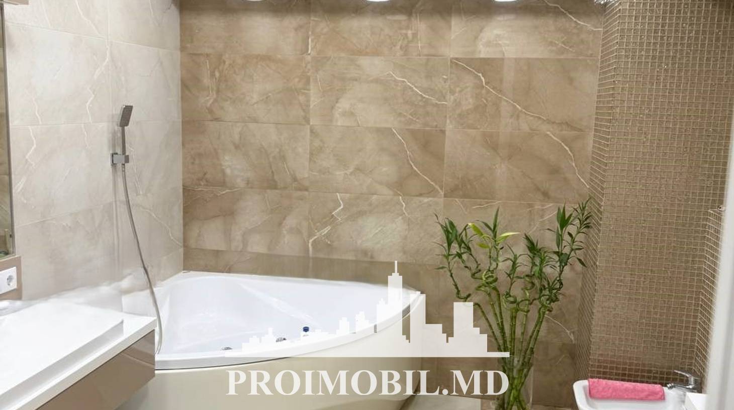 https://images.proimobil.md/FkhLhkrM48a7J_Ps6E7NwxambX_S1lpGYZujzIgIIHY/watermark:0.75:so:0:30:0.39/resize:fill:1460:816:1/gravity:ce/bG9jYWw6Ly8vZXN0YXRlL2xyL2M0Y2VhYTE1LWE2YmMtNDFiZS04NWNmLTJkY2E1OTcyM2QzNC5qcGVn