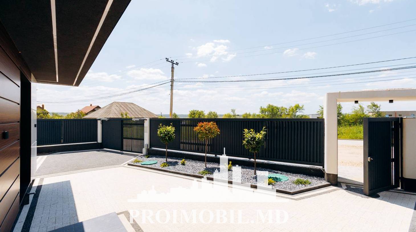 https://images.proimobil.md/FkkNFdFpS5L2OFaZRmhWr8iSpqrJDfzar6H6vRXf0MQ/watermark:0.75:so:0:30:0.39/resize:fill:1460:816:1/gravity:ce/bG9jYWw6Ly8vZXN0YXRlL2xyLzQwYTI4MDBlLWEzZTItNGZkMi1hZWRlLTEzODY1MWY2MzA3MS5qcGVn