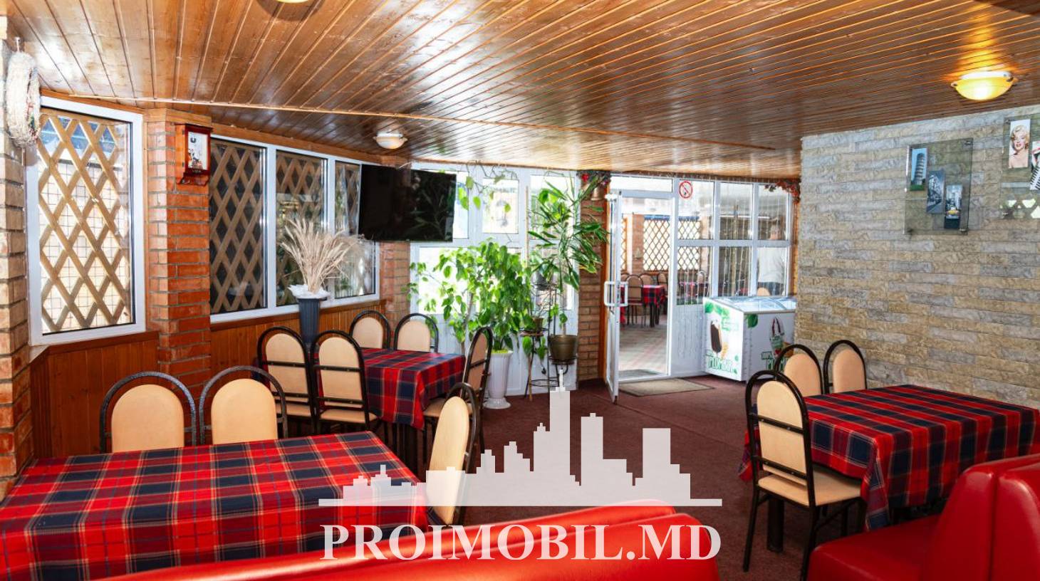 https://images.proimobil.md/FkvoQBqpKoJ3PhEcPmiS535zNsG50nNt_UvZHP7uZYQ/watermark:0.75:so:0:30:0.39/resize:fill:1460:816:1/gravity:ce/bG9jYWw6Ly8vZXN0YXRlL2xyLzBjMDQ3NjQzLTlmYjYtNGM4Mi05YTViLTlmZmIzYzcyODZlNi5qcGVn
