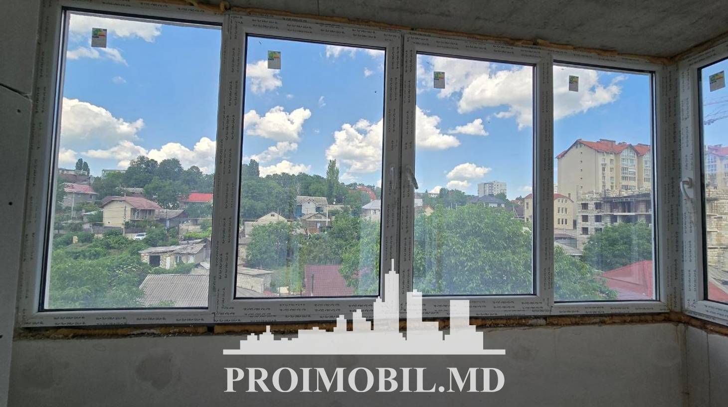 https://images.proimobil.md/Fl5ph9f90kXZxjuXoEIv3cPabf40w82BsfdStCzCmJo/watermark:0.75:so:0:30:0.39/resize:fill:1460:816:1/gravity:ce/bG9jYWw6Ly8vZXN0YXRlL2xyL2Y2NGMwZTU5LWFjYjYtNDgxMC04OWI5LTllZWQ3M2JmZTQ1ZS5qcGVn