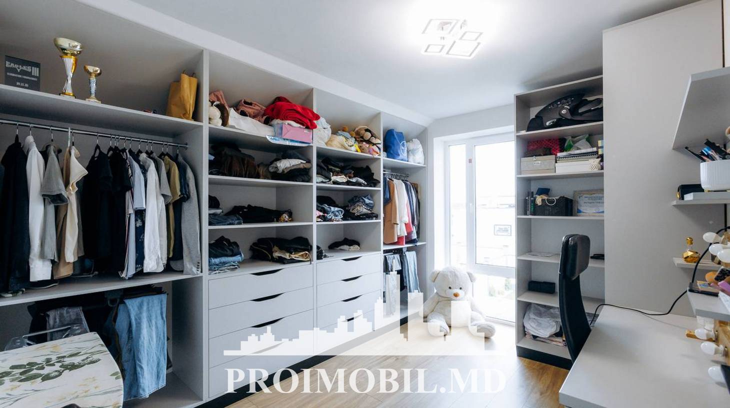 https://images.proimobil.md/Fr9EytLwGfQyokujjmtQv9-bYYscsUiBHRK_1HNP9kI/watermark:0.75:so:0:30:0.39/resize:fill:1460:816:1/gravity:ce/bG9jYWw6Ly8vZXN0YXRlL2xyLzBmZjVhZTYzLTMyMzAtNDRhMS1hY2VlLTI0YzUyNmViNTNlYS5qcGVn
