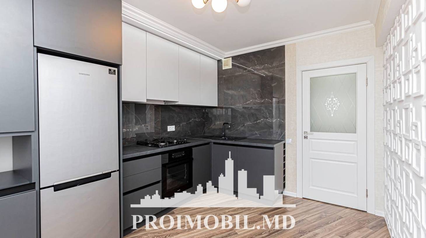 https://images.proimobil.md/FsdLOR6gIhA4tELVX12B5iA3RoRkxoAfqIxbpoHXba8/watermark:0.75:so:0:30:0.39/resize:fill:1460:816:1/gravity:ce/bG9jYWw6Ly8vZXN0YXRlL2xyLzBmYzFhZjA0LTM3NGEtNGY0Mi04MDBlLTE0ZGQ1YTIxMDNmMi5qcGVn