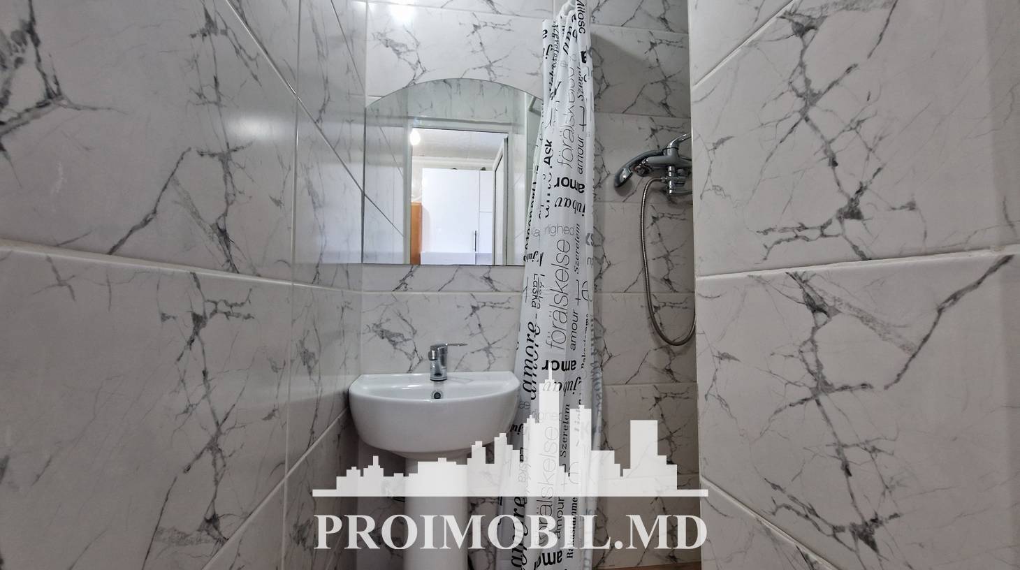 https://images.proimobil.md/Ft9dZrGxbZhHnV_Nhado-GO49-I3S_0svkKa8zAYpvk/watermark:0.75:so:0:30:0.39/resize:fill:1460:816:1/gravity:ce/bG9jYWw6Ly8vZXN0YXRlL2xyL2E4MWM5YTc0LTYyZjUtNGYzNS1iMWFmLTE1MjgxN2MwMTA0Mi5qcGVn