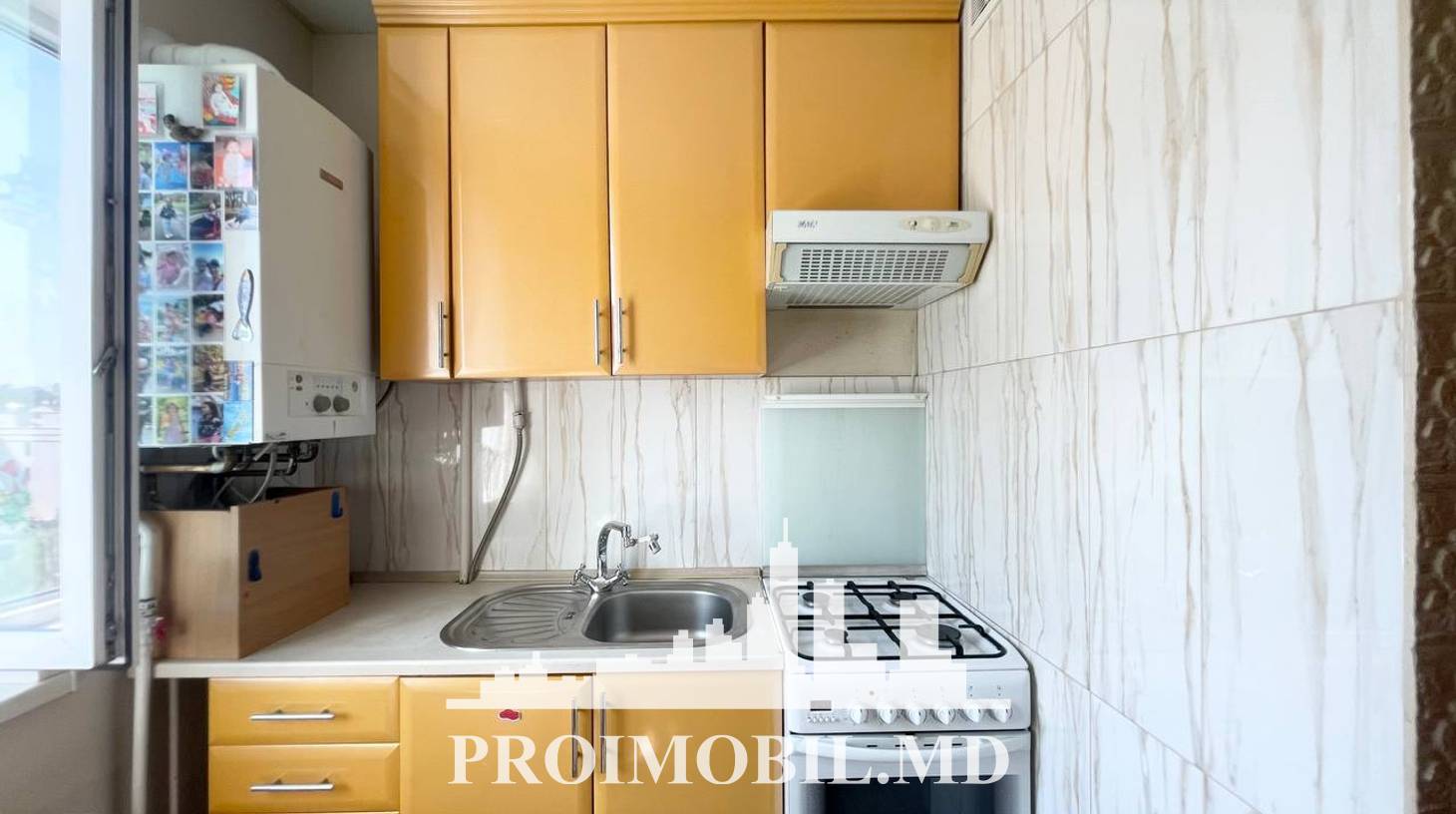 https://images.proimobil.md/FuHZhflN5_B2ODnKmopa10yBvhrzKZoEMq8A09tcU20/watermark:0.75:so:0:30:0.39/resize:fill:1460:816:1/gravity:ce/bG9jYWw6Ly8vZXN0YXRlL2xyL2NlYjg1ZjgxLTY5M2UtNDc0My05ZmM4LWU5Njg2NzQ1YWNjYi5qcGVn