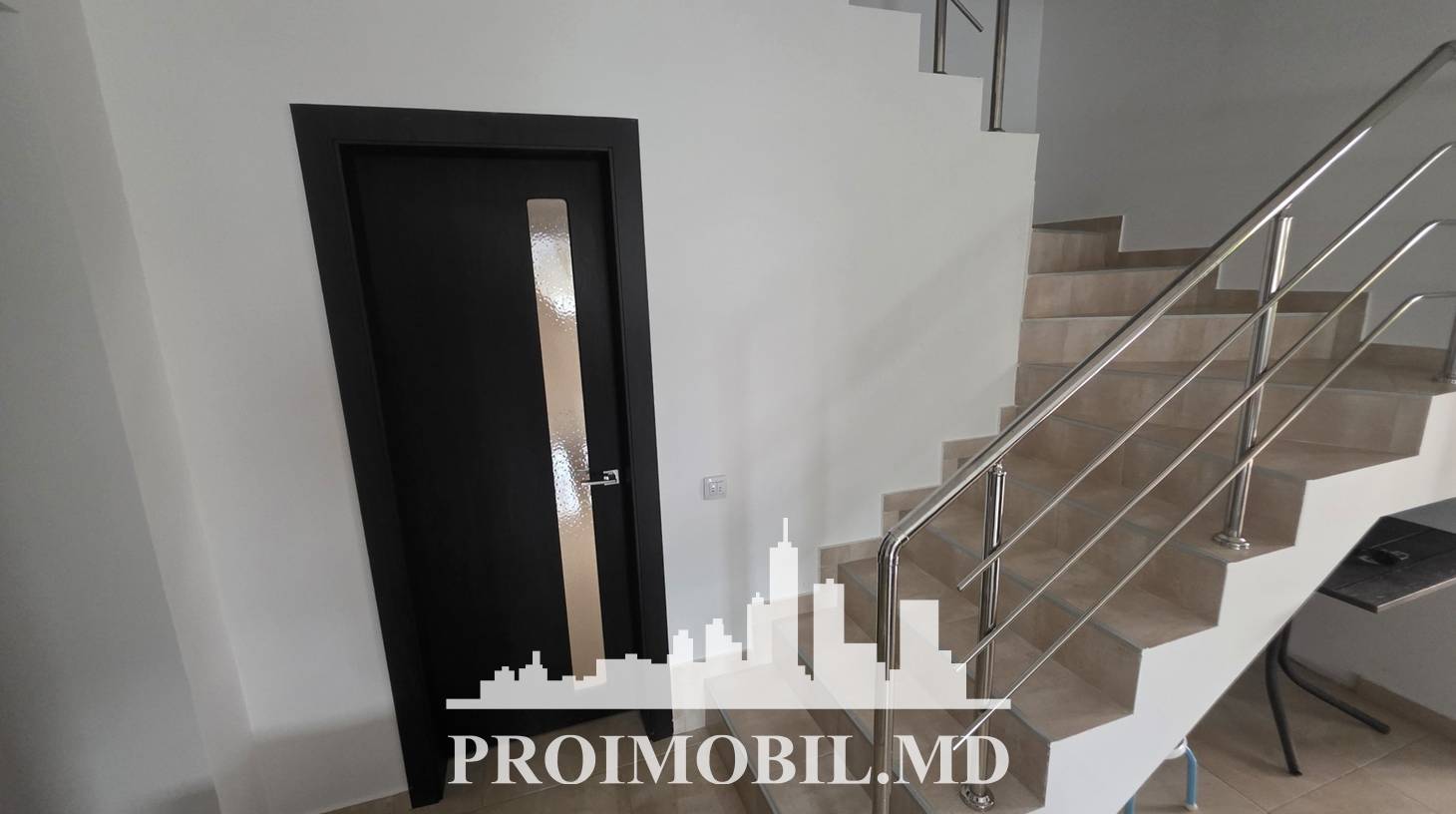 https://images.proimobil.md/FueFhSB4_Kj57r45FZSZDh5NTVJMoXHfowA_i44iZVA/watermark:0.75:so:0:30:0.39/resize:fill:1460:816:1/gravity:ce/bG9jYWw6Ly8vZXN0YXRlL2xyLzgwMmU2NmIzLWE3NjAtNDM3Yi1iODkyLTM5MDgxZTk1MjI4My5qcGVn