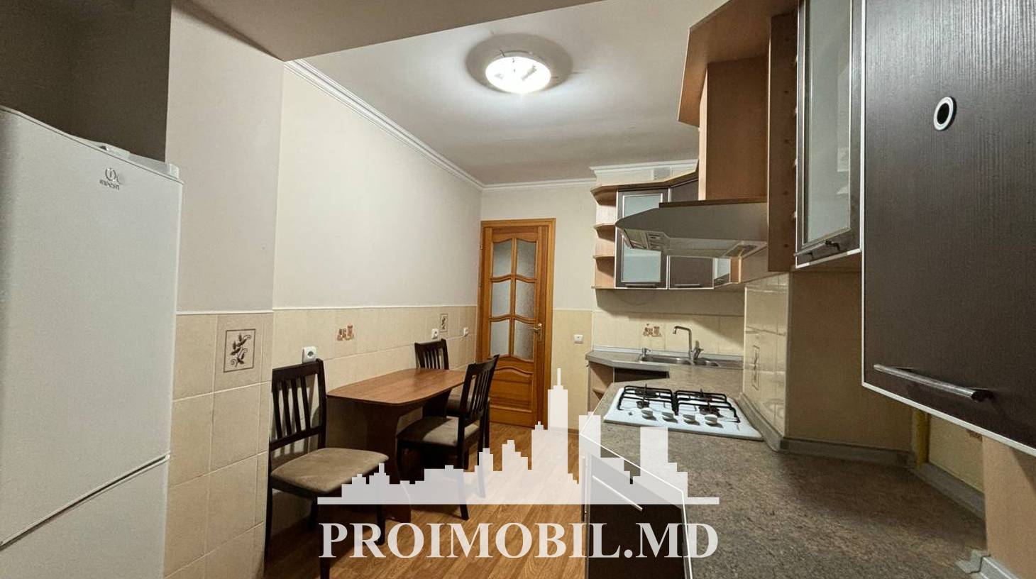 https://images.proimobil.md/FwRU1rpxKCh5IH6_vAZ_ItjPjXtVsjVTQIOgeh1aMHk/watermark:0.75:so:0:30:0.39/resize:fill:1460:816:1/gravity:ce/bG9jYWw6Ly8vZXN0YXRlL2xyLzZmZjZkMDkyLWI1M2YtNDE2Zi04MzNmLWIzMjI2MzFkYmY2Zi5qcGVn