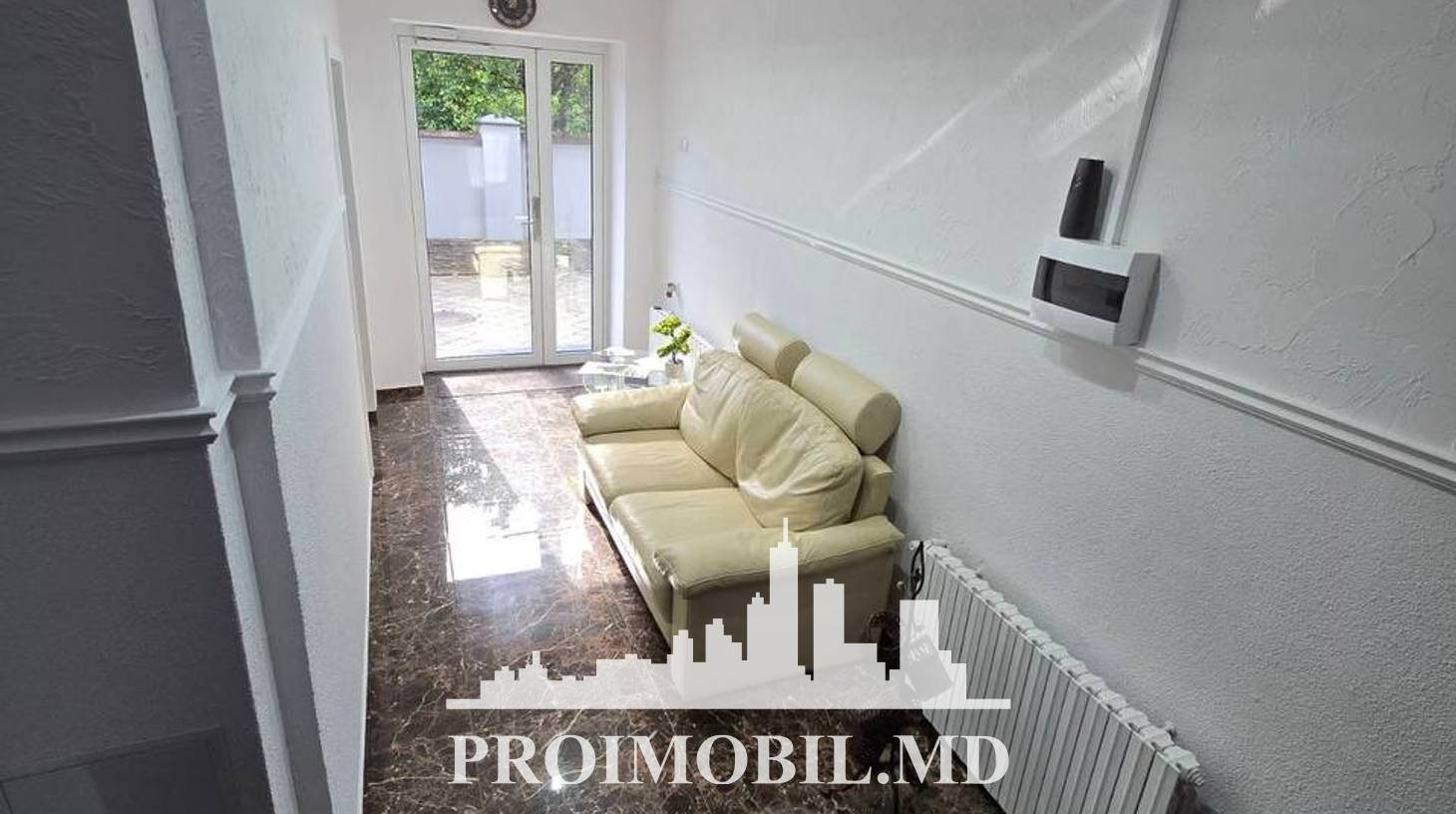 https://images.proimobil.md/FxML9TuskctCe3xRKuTo6CNBfZ5DlB5LZcgsLR8K_WU/watermark:0.75:so:0:30:0.39/resize:fill:1460:816:1/gravity:ce/bG9jYWw6Ly8vZXN0YXRlL2xyL2E3MmNhYzcxLTMwN2YtNDlkNC05ZjgxLTMxNTY1MTkxMDRlZi5qcGVn
