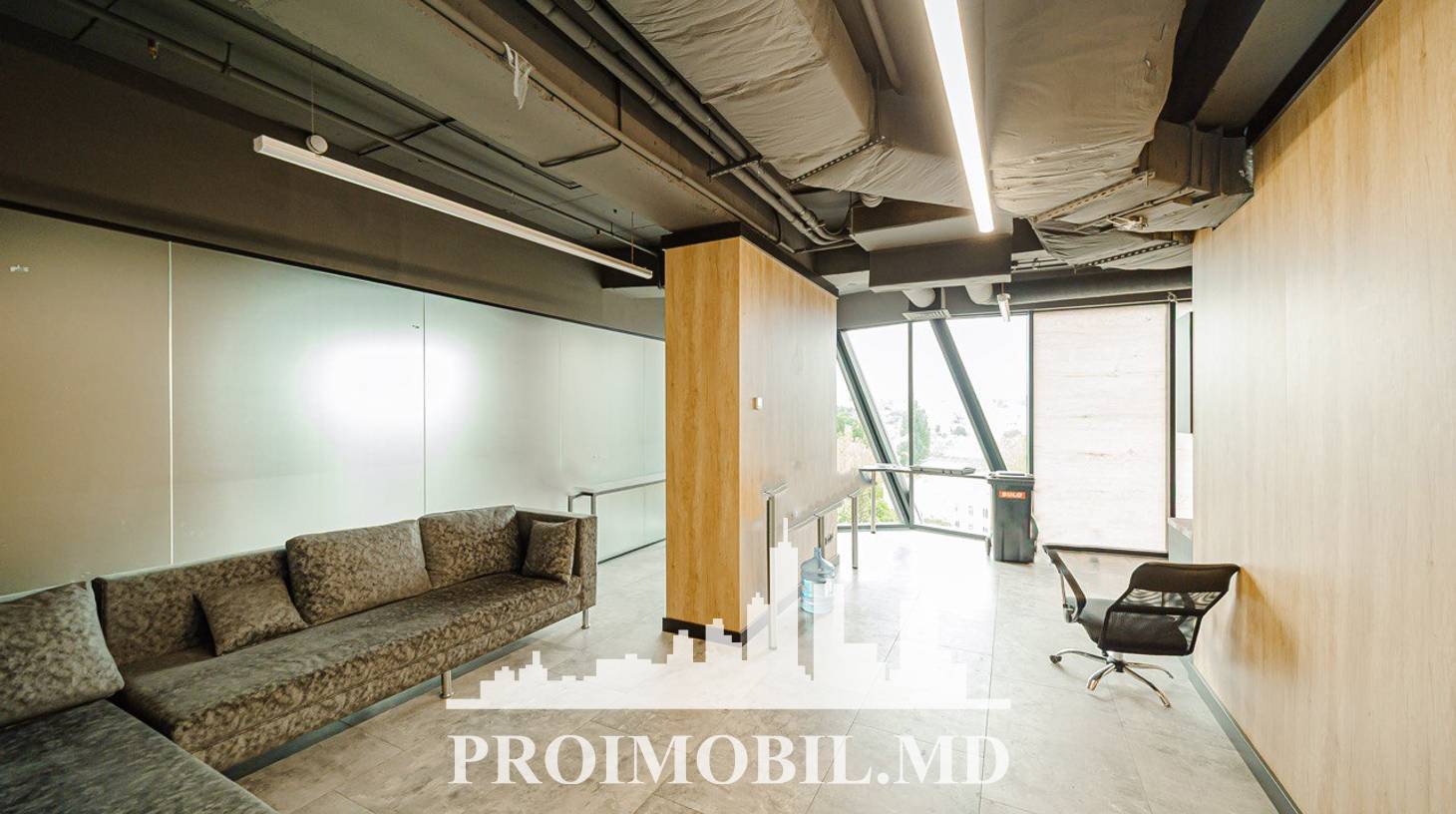 https://images.proimobil.md/G-efXyEi9LoiIGZwCcOuYRffJFCB-L1x1xZ6zwchuIk/watermark:0.75:so:0:30:0.39/resize:fill:1460:816:1/gravity:ce/bG9jYWw6Ly8vZXN0YXRlL2xyLzZmYTNlNWVhLTQ2ZGUtNDVmZS1iODdmLTZiY2QyYzc3YTU5NC5qcGVn