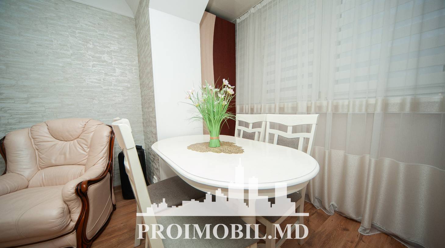 https://images.proimobil.md/G-lUBu75nUB3gCpJsn4jzyWK6ad87JO_KDve_TD5zgs/watermark:0.75:so:0:30:0.39/resize:fill:1460:816:1/gravity:ce/bG9jYWw6Ly8vZXN0YXRlL2xyLzY5ZDNkMzJlLTUwZDUtNDdhYS1hOWZmLWFmZTBmN2Y4ZTM2Zi5qcGVn