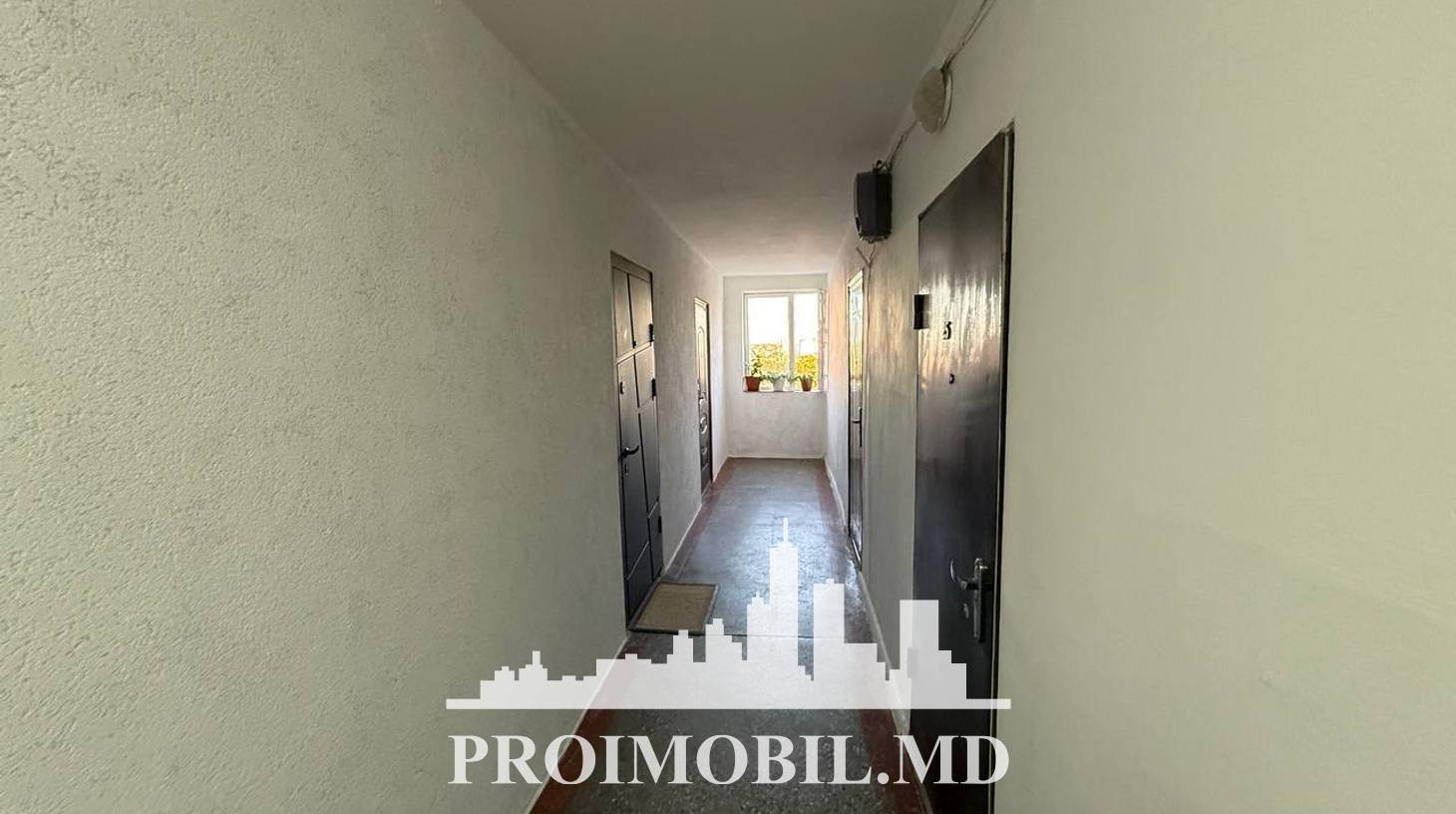 https://images.proimobil.md/G1BxFuSBBF0ZyqZXXBnl8Cmq6KBE_yBgu-_niDAkcfc/watermark:0.75:so:0:30:0.39/resize:fill:1460:816:1/gravity:ce/bG9jYWw6Ly8vZXN0YXRlL2xyL2FlZjY4NDlmLTIwYjEtNDQ2Yi1iNmI3LTlmNDY3OWFmZDA2Mi5qcGVn