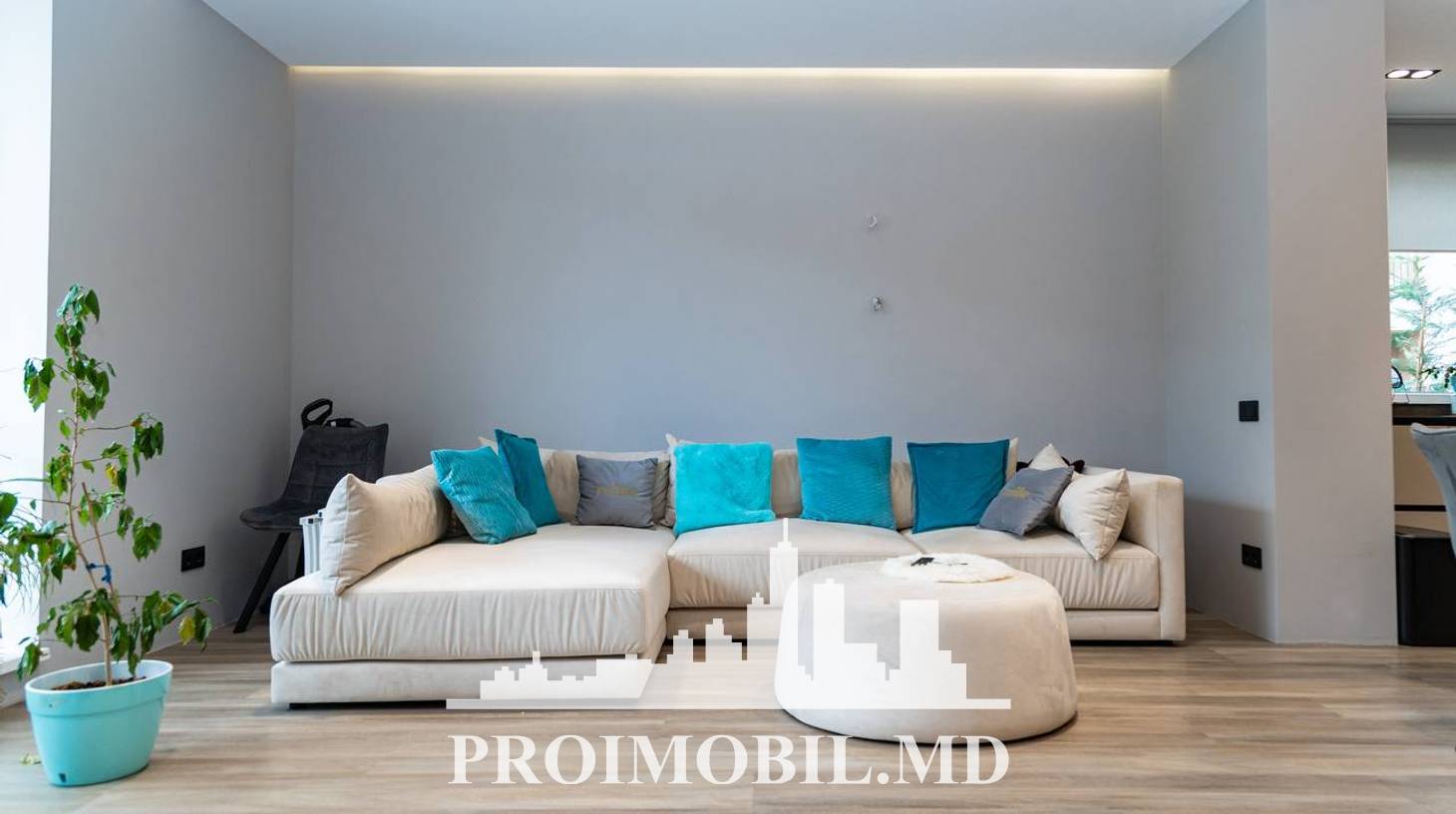 https://images.proimobil.md/G5Gnd78D4fCYe4UbZc57arKS3tHltwLS-p9xsuWvFCA/watermark:0.75:so:0:30:0.39/resize:fill:1460:816:1/gravity:ce/bG9jYWw6Ly8vZXN0YXRlL2xyL2VhYTY5OTMwLTkxZTMtNGEwYi1iMjJhLWIwNjdmZDdmMjA4My5qcGVn