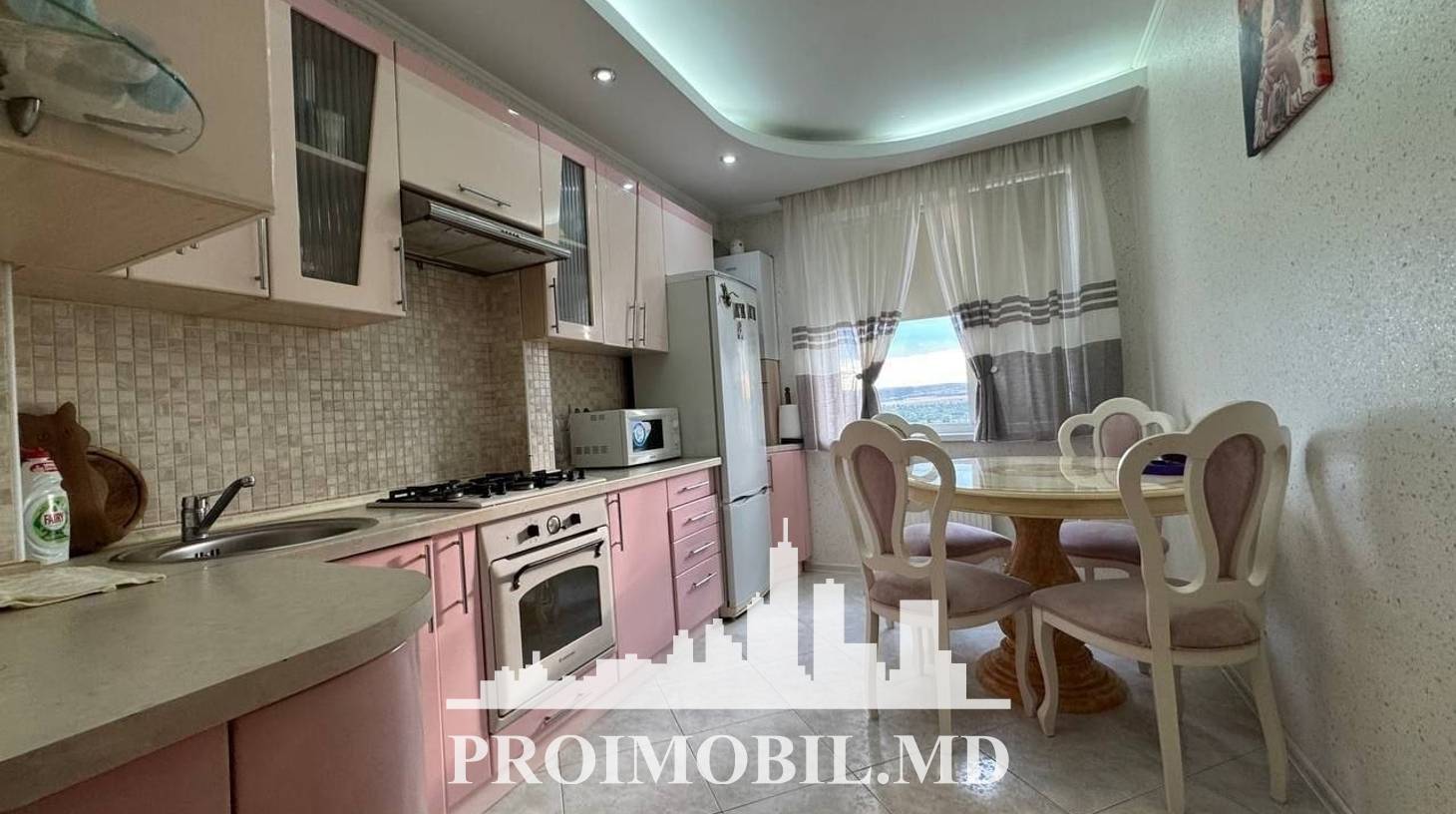 https://images.proimobil.md/G8B45_abrxpUHk4vgsZjG4gq3Tdu7woIi7OYJBFqSoo/watermark:0.75:so:0:30:0.39/resize:fill:1460:816:1/gravity:ce/bG9jYWw6Ly8vZXN0YXRlL2xyLzY0Mzk1NWUzLTNiNDMtNGQ3ZS04YjQ2LTQ0ZGUwZWUzMWYwNy5qcGVn