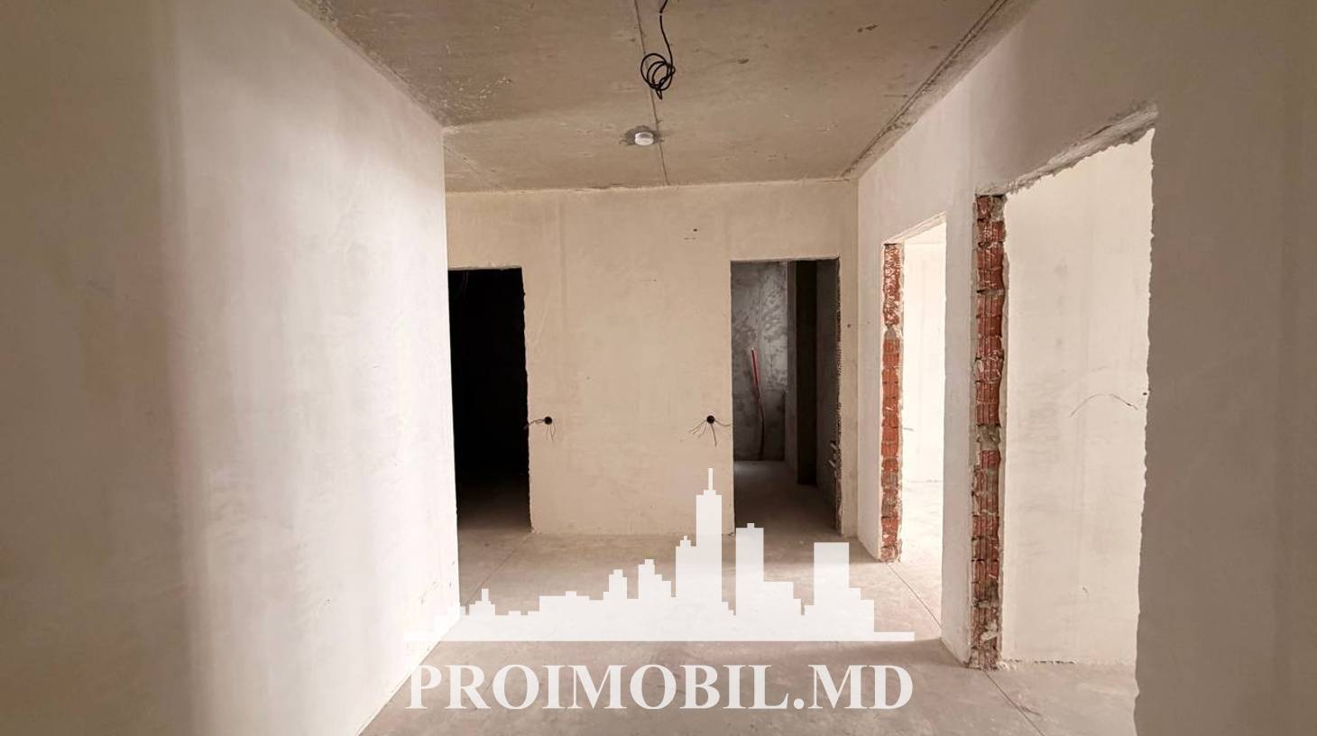 https://images.proimobil.md/GDl_5nwglsZnXfKqHO8mKq2is6X9ynaY0hFBqXgkW5M/watermark:0.75:so:0:30:0.39/resize:fill:1460:816:1/gravity:ce/bG9jYWw6Ly8vZXN0YXRlL2xyLzc3YzlhNjc0LTMzZDQtNGNjNC04YTFhLTIyY2IzZDdkMzE3ZS5qcGVn