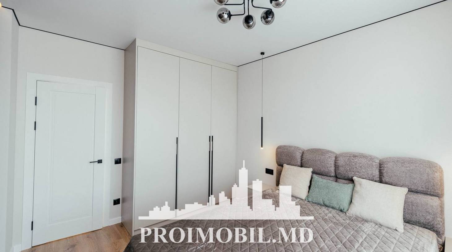 https://images.proimobil.md/GDmvlLoIGfDV8EfgqpnWvHV1xrPe-gbZPBYq7dMjqyk/watermark:0.75:so:0:30:0.39/resize:fill:1460:816:1/gravity:ce/bG9jYWw6Ly8vZXN0YXRlL2xyLzgwMjk1ODQxLWExMGUtNGRkZi1iMDRmLTA0NWQ0ZGU5MDc5ZS5qcGVn