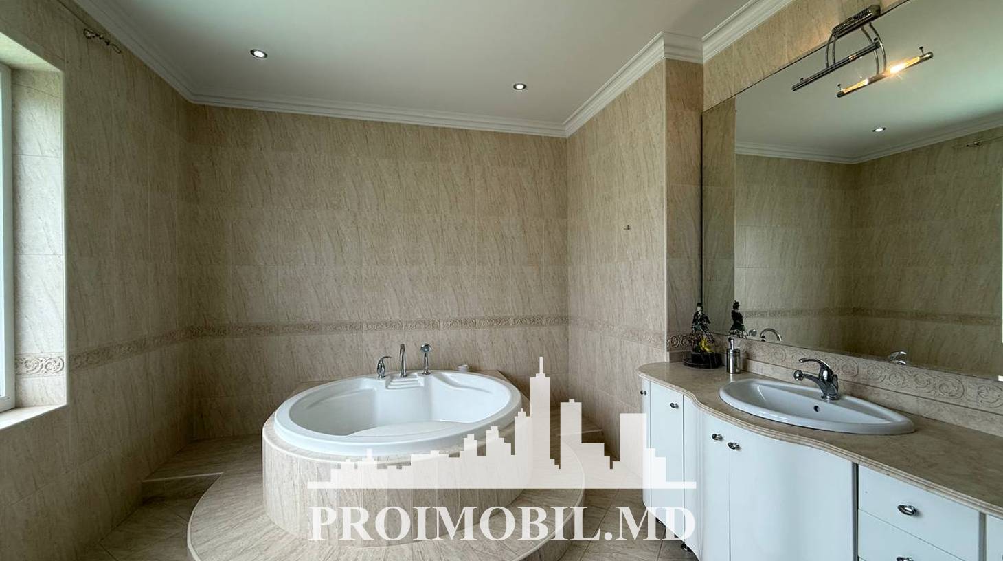 https://images.proimobil.md/GDqSITeHBwQek-fpVkDYMIxELAqwbekDeSR2IK8BELo/watermark:0.75:so:0:30:0.39/resize:fill:1460:816:1/gravity:ce/bG9jYWw6Ly8vZXN0YXRlL2xyLzk2ZDRhYjVmLTUwY2EtNDllNS05ZThlLTI3YTRmZDE0N2EwMy5qcGVn