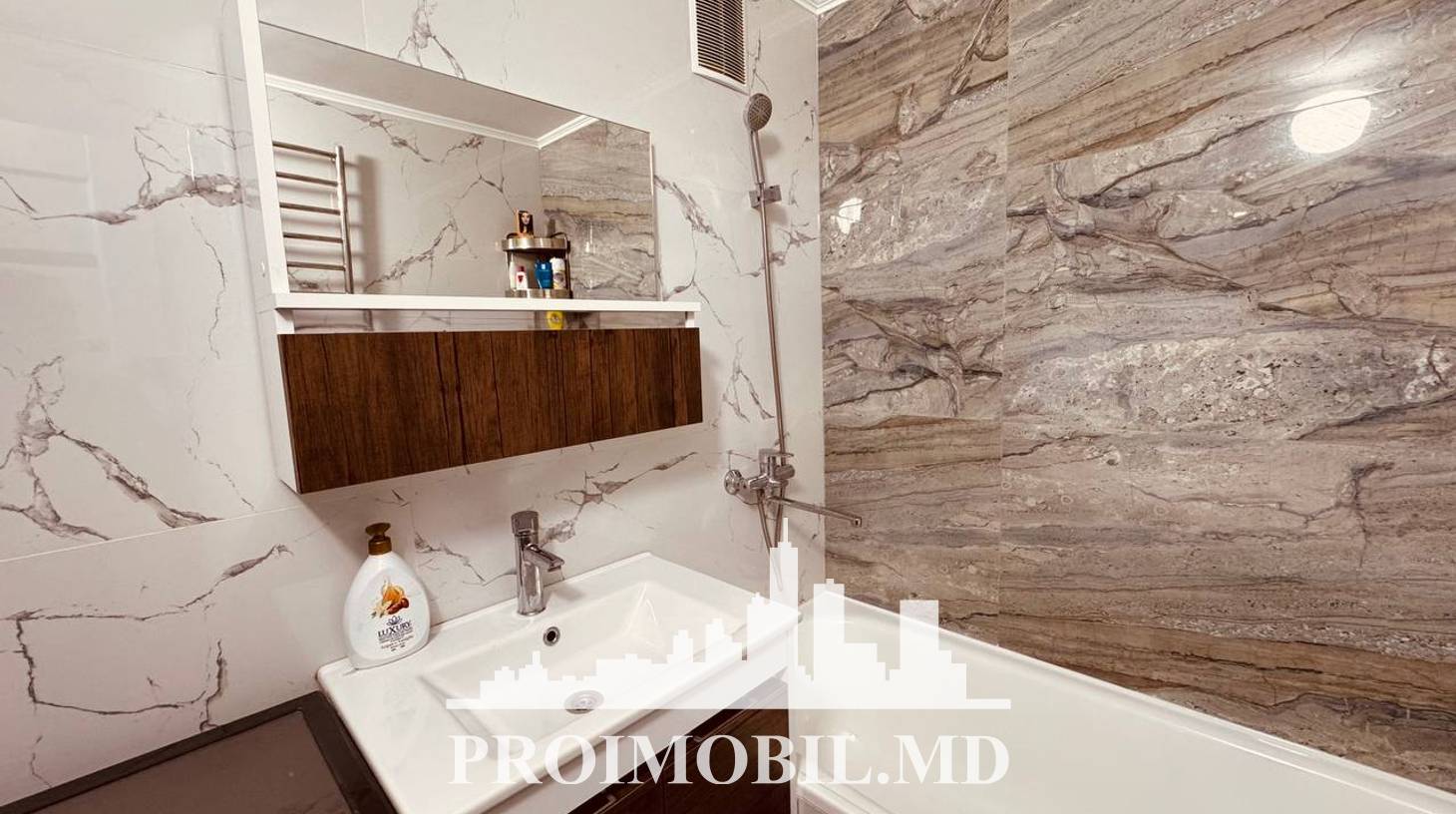 https://images.proimobil.md/GHX1yUbqvx0rmg7SupbhxXM3i5feDPX4NoxMHqqY9aw/watermark:0.75:so:0:30:0.39/resize:fill:1460:816:1/gravity:ce/bG9jYWw6Ly8vZXN0YXRlL2xyL2U0NzQyYTU2LWIwNjQtNGU3Ny1hN2I4LTMxZTU0ODhhZTU1NC5qcGVn