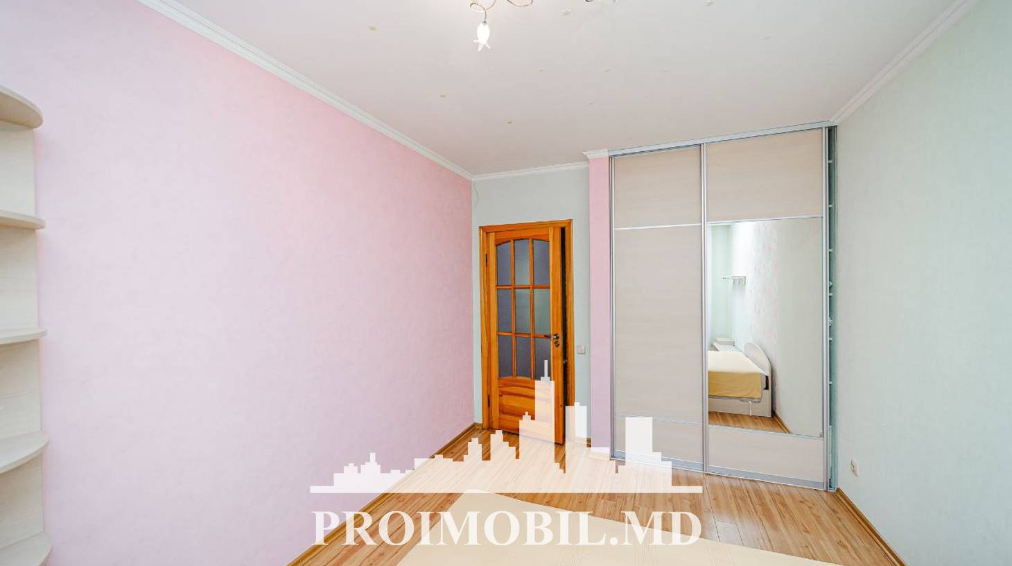 https://images.proimobil.md/GHmUT7pbstBph39LQ7ckmYzQEld9g5HVXc_lRsVPvAQ/watermark:0.75:so:0:30:0.39/resize:fill:1460:816:1/gravity:ce/bG9jYWw6Ly8vZXN0YXRlL2xyLzIwODExYjZjLTI2MWUtNDg3Ni05ZTJiLTk2MWZiODA0NjI3YS5qcGVn