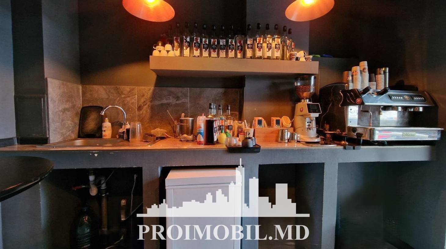 https://images.proimobil.md/GIK6ALzv6tfYdNvKvZGpDG31tvpUbnhX1zK1OxLtZUA/watermark:0.75:so:0:30:0.39/resize:fill:1460:816:1/gravity:ce/bG9jYWw6Ly8vZXN0YXRlL2xyLzVkMDFjYmEyLWQ0YmYtNGYzYi04ZDEwLTM1M2RkZjA5MzU5ZS5qcGVn
