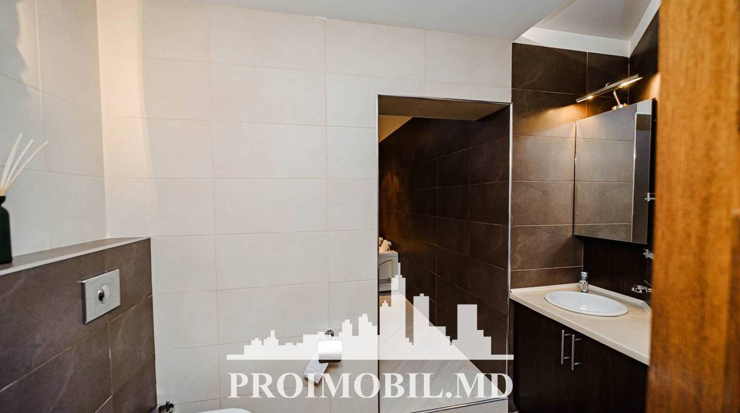 https://images.proimobil.md/GNelpZQk073ZCYFq0_Q0EQu0ebzdxkS0vVvMCoiBarc/watermark:0.75:so:0:30:0.39/resize:fill:1460:816:1/gravity:ce/bG9jYWw6Ly8vZXN0YXRlL2xyLzkxNjBjMzZhLTViOGMtNGIwYy1hNmU1LTY4MGU2ZGEwNzBmNC5qcGVn