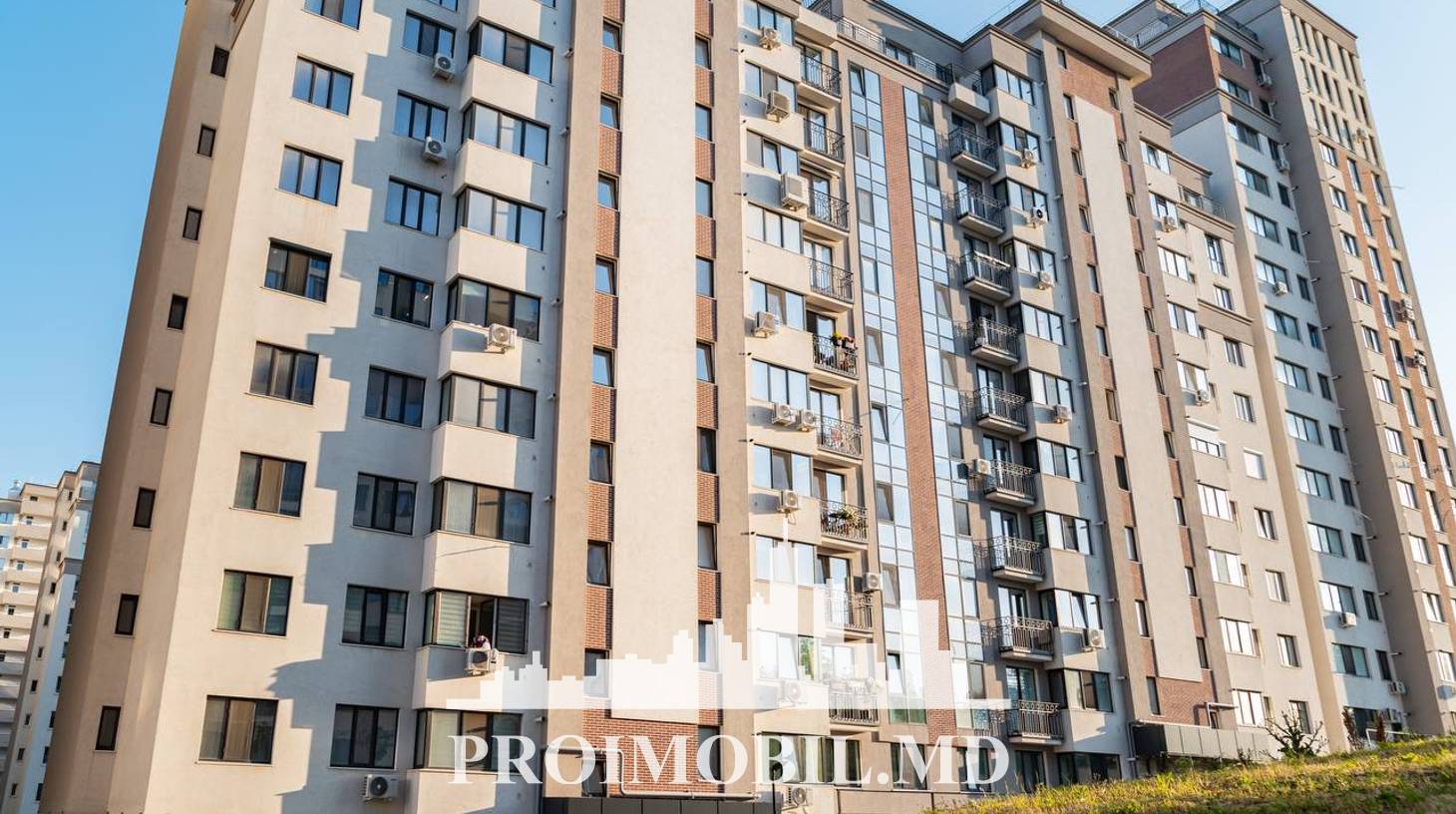 https://images.proimobil.md/GQ8suuoCL0ajnZvcSq5VnVwwTV8CFoqgVNRJ-QZipEk/watermark:0.75:so:0:30:0.39/resize:fill:1460:816:1/gravity:ce/bG9jYWw6Ly8vZXN0YXRlL2xyLzAwOThiZTBkLWQ2OGQtNDVhZi1iMWQ3LWIzNjJhNDczYzgxOC5qcGVn