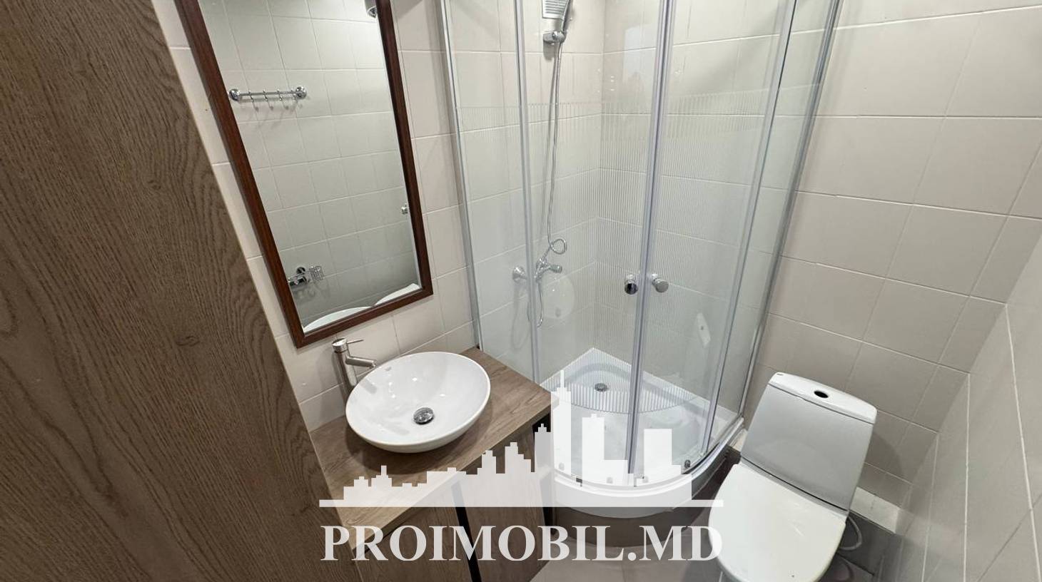 https://images.proimobil.md/GQWxpdRfolDSFyit9cDSbCURTD5UpLkxSID-uKiAAK4/watermark:0.75:so:0:30:0.39/resize:fill:1460:816:1/gravity:ce/bG9jYWw6Ly8vZXN0YXRlL2xyLzdiNDg3MzlhLTBhN2UtNDQ0Ni05MTg0LTNlMmExYjI2NWZlNC5qcGVn