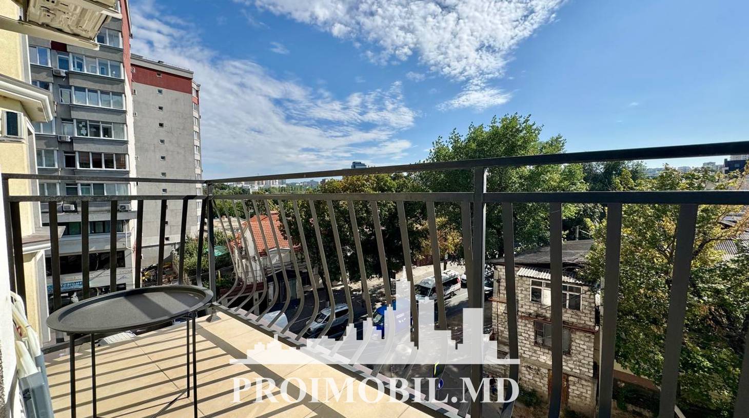 https://images.proimobil.md/GRIfx8mAn0E680EeNBdf7-3bVLDifGGgih_ock6e1_o/watermark:0.75:so:0:30:0.39/resize:fill:1460:816:1/gravity:ce/bG9jYWw6Ly8vZXN0YXRlL2xyL2VhNzFhNzcxLTlmMWMtNGJlNC1iMDU0LTM5YmI2YzYwMTc3Yi5qcGVn