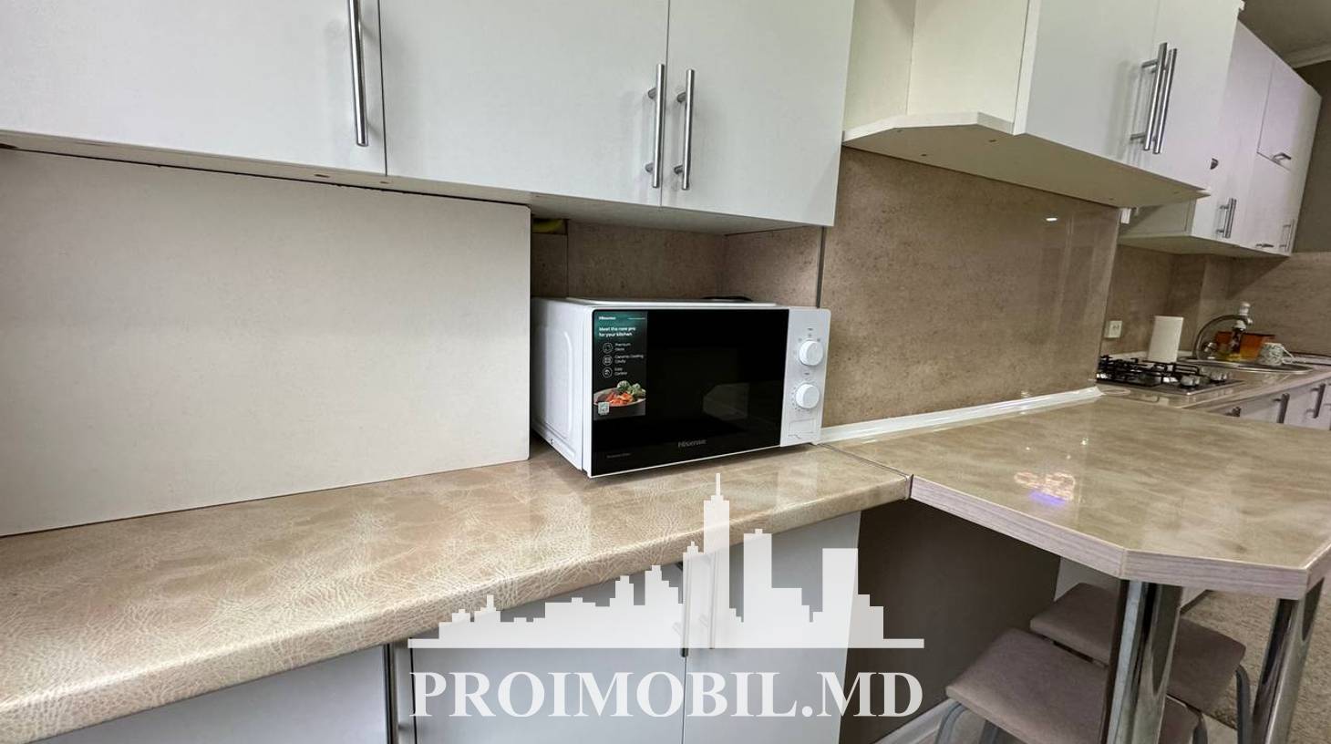 https://images.proimobil.md/GVzmKKISTWo91B56HP_SXdQGqQ4vAHHLcC99lJ_KSGI/watermark:0.75:so:0:30:0.39/resize:fill:1460:816:1/gravity:ce/bG9jYWw6Ly8vZXN0YXRlL2xyLzNmZTE1NjFjLWM3ZDAtNGEwNS05YjNlLWFkMDQzZDUwZjVhMS5qcGVn