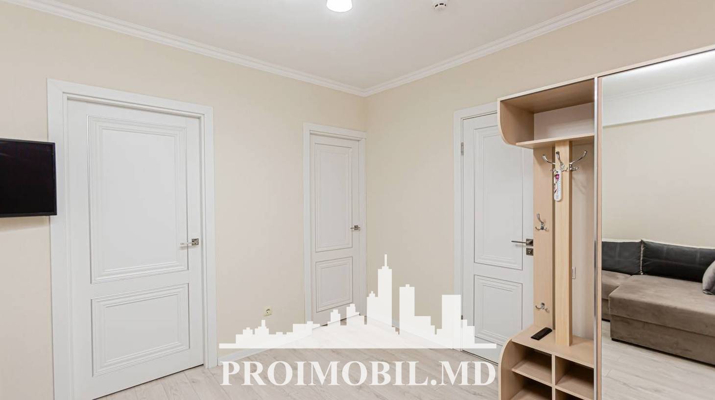 https://images.proimobil.md/GXbQTvUenRQZc9w2xN7yPUt0wZ5tL6o68YGlMm6XJqs/watermark:0.75:so:0:30:0.39/resize:fill:1460:816:1/gravity:ce/bG9jYWw6Ly8vZXN0YXRlL2xyLzI4NGJkYjI5LWNmY2QtNDk5Ny1hY2ZhLWM2MGQ4Zjg5YTIyMi5qcGVn