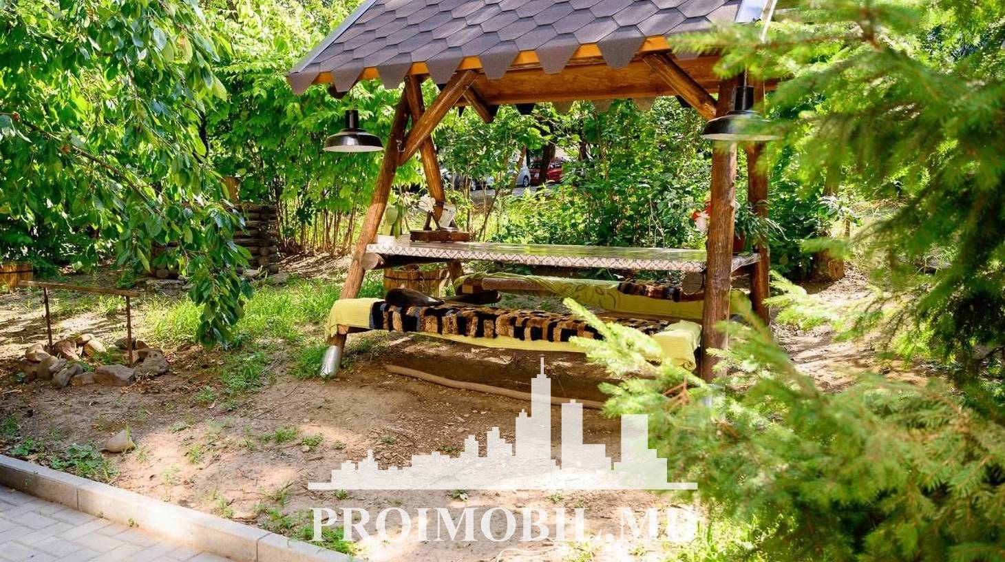 https://images.proimobil.md/GYFrjTJRChCheyBZg1cCN5hH5QSqynYnGzHxmDZAkPI/watermark:0.75:so:0:30:0.39/resize:fill:1460:816:1/gravity:ce/bG9jYWw6Ly8vZXN0YXRlL2xyLzJiOTU3MTA5LWJhOTItNGRkNy1hNWQ3LTFmMjM2ZGEyMDVjMS5qcGVn