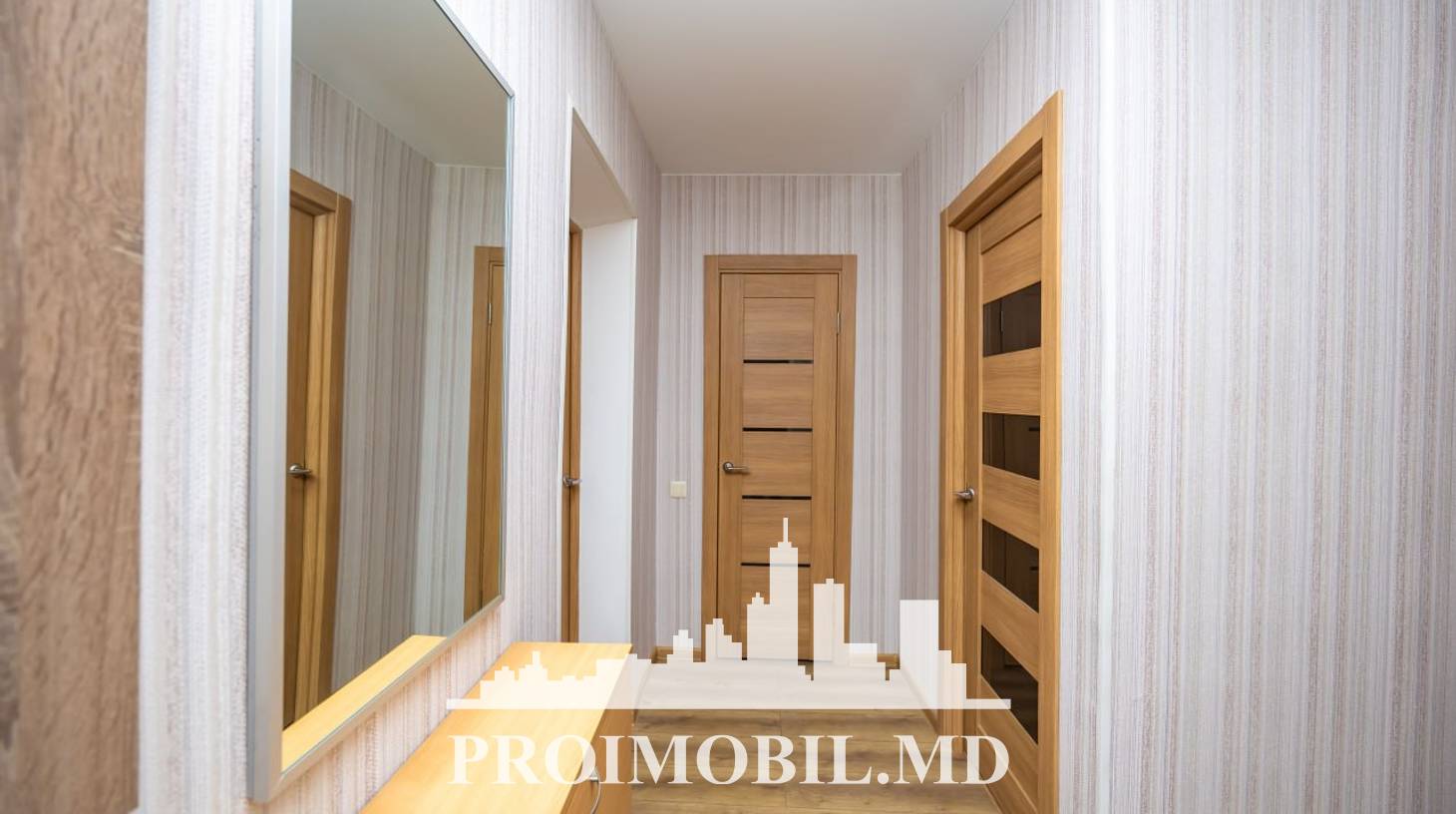 https://images.proimobil.md/GaHs5hTeMc0Uw13AuGkdNYO0dozY0ctwgPOAUrX1mjQ/watermark:0.75:so:0:30:0.39/resize:fill:1460:816:1/gravity:ce/bG9jYWw6Ly8vZXN0YXRlL2xyLzVkMDNmZjgzLTVkMDItNGZlZi1hZGE0LThiMTNmOWRlYmUzOS5qcGVn
