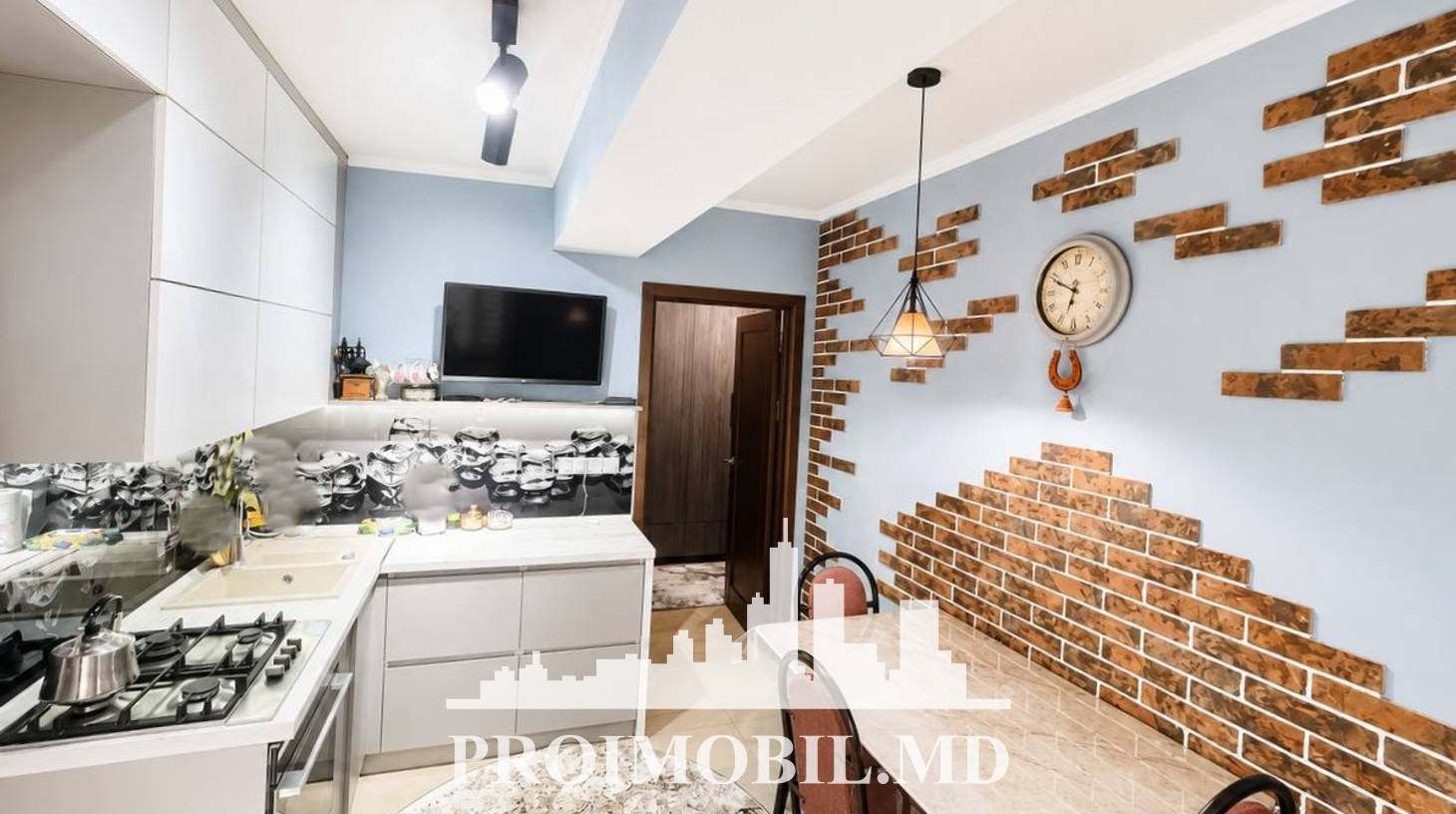 https://images.proimobil.md/GeUXCcvMTDVk6vYybW6xEGuzkNcf6T0AXBiRVyiNmY0/watermark:0.75:so:0:30:0.39/resize:fill:1460:816:1/gravity:ce/bG9jYWw6Ly8vZXN0YXRlL2xyLzI3NzAzZjNjLTVmZmQtNDMzNy05MDYyLWE2ZDdiNmM2NmNhZS5qcGVn