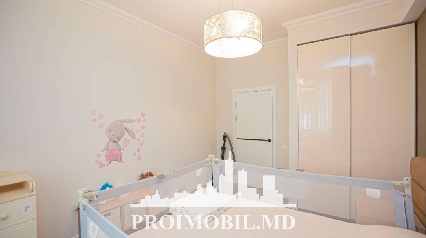 https://images.proimobil.md/GhM1xRn4ib_dxAUwMLTHaC8vXq0QN2qnIDGuB3TRQn0/watermark:0.75:so:0:30:0.39/resize:fill:1460:816:1/gravity:ce/bG9jYWw6Ly8vZXN0YXRlL2xyLzZmN2RiMTBiLTJiNGItNGZlMy1iNWE3LWVmZjkyNzk4OTcwMi5qcGVn