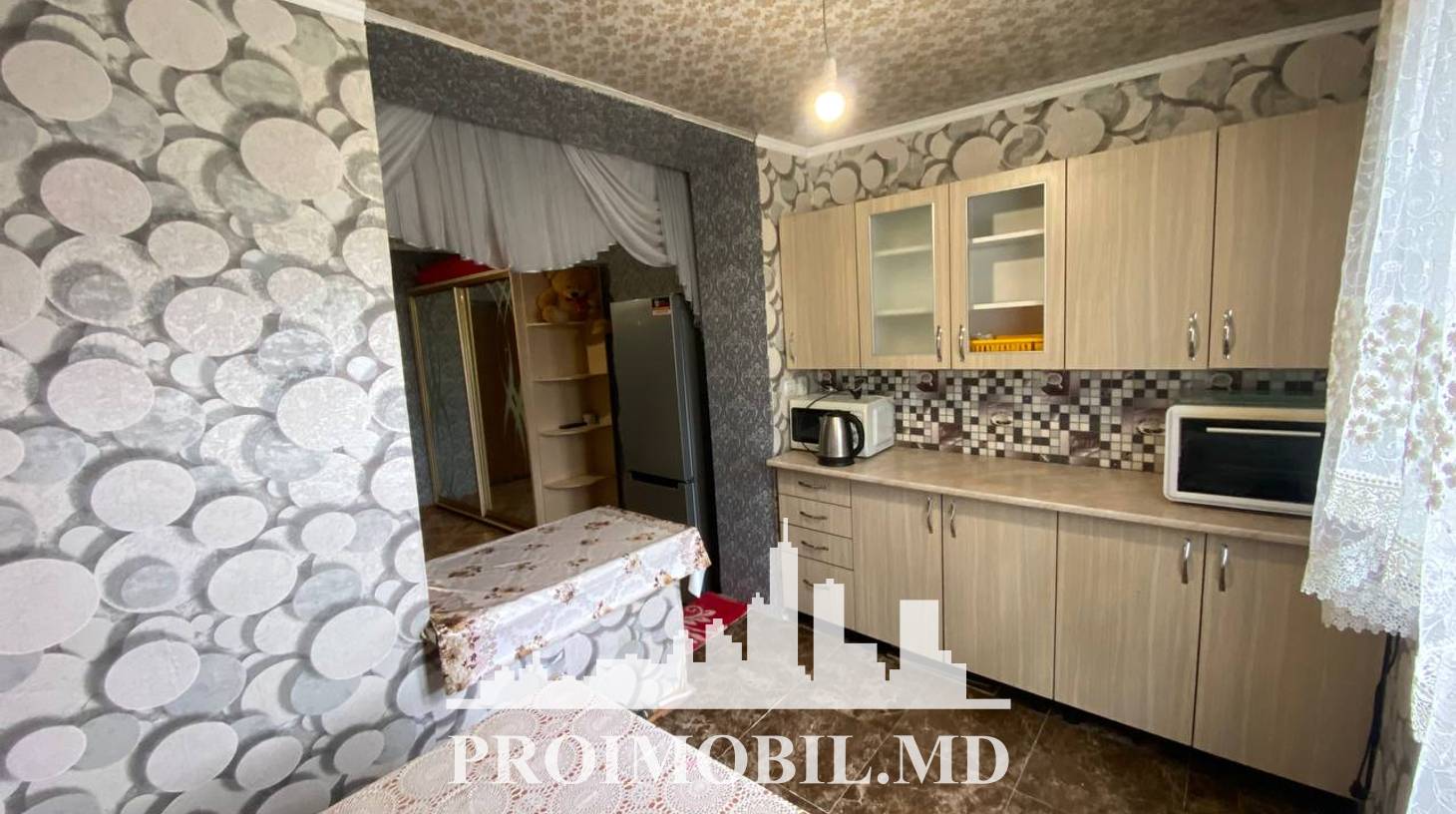 https://images.proimobil.md/GjJfY9zOBAUQeYI_yVRIbY-AZAor_3z_DxHbz0JM30I/watermark:0.75:so:0:30:0.39/resize:fill:1460:816:1/gravity:ce/bG9jYWw6Ly8vZXN0YXRlL2xyL2ZhMjUyYjQ5LTc1NWEtNDNhMy1hZDdiLWMwYTZiZDhkZTg1NC5qcGVn
