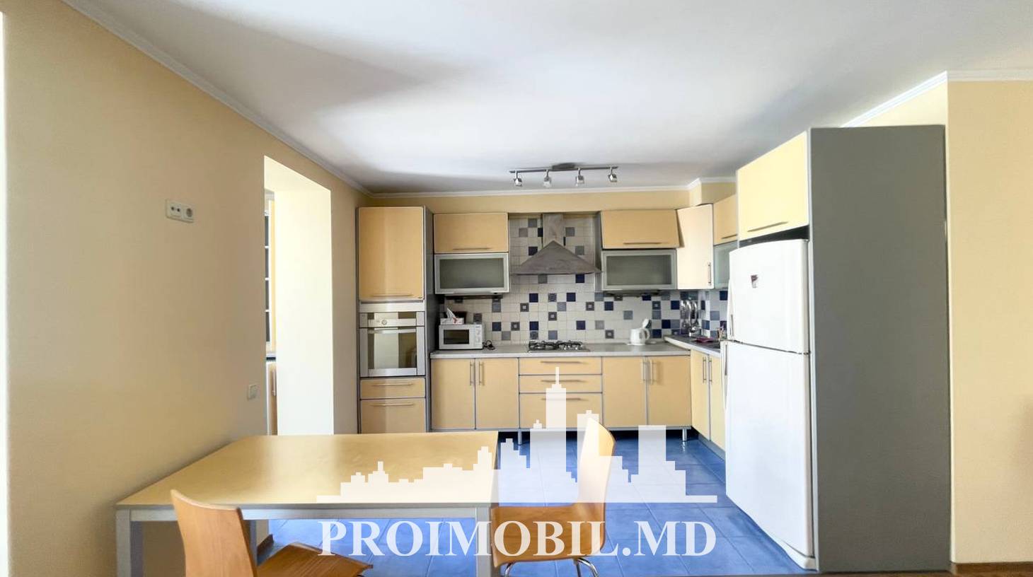 https://images.proimobil.md/GjYchh_m8HpBntebKvJgGQCwqCeXCZl0paS1XMG0A-E/watermark:0.75:so:0:30:0.39/resize:fill:1460:816:1/gravity:ce/bG9jYWw6Ly8vZXN0YXRlL2xyLzE5ZTVlZTQzLTEyZjctNDBkNC1hN2Q1LWYzOTcxYTY4NmE5Yi5qcGVn