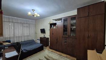 https://images.proimobil.md/GktSm7o4L2Ej0RTArNzOigZHOr2ROFuB5n6C0XyU6gY/resize:fill:350:198:1/gravity:ce/bG9jYWw6Ly8vZXN0YXRlL2xyLzZlNjY1ZmRlLWQwN2MtNDBiNy1hZDgzLThlMGFiNGQyNWVhMi5qcGVn