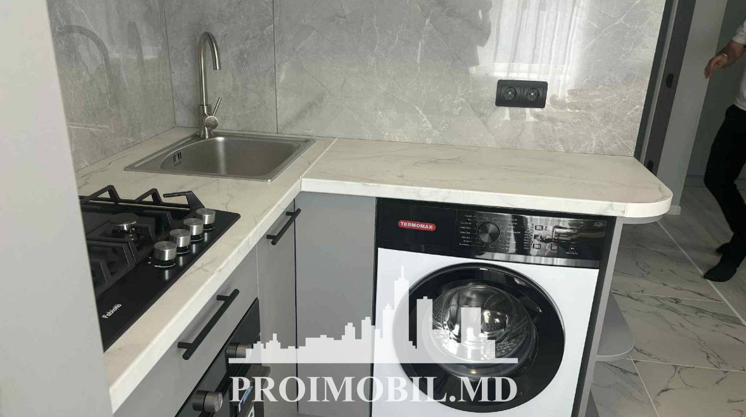 https://images.proimobil.md/Gky48wxikXvtAZnlBSV4nSzczNP74qHmlJ5-IRY3qs8/watermark:0.75:so:0:30:0.39/resize:fill:1460:816:1/gravity:ce/bG9jYWw6Ly8vZXN0YXRlL2xyL2UzOWJmNWVlLTYzNjEtNGUxYS05ZDFjLTU5NzQ1ZDAzNTdmNS5qcGVn