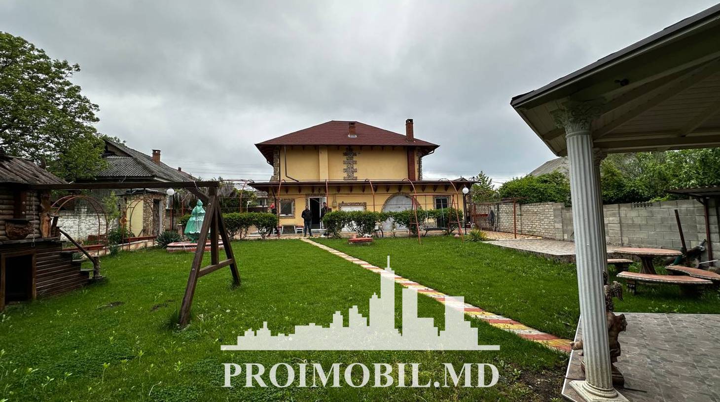 https://images.proimobil.md/GlKYYOc3DUKyYnRM5diakGxN0yg5rIweFvCNE-h_-BQ/watermark:0.75:so:0:30:0.39/resize:fill:1460:816:1/gravity:ce/bG9jYWw6Ly8vZXN0YXRlL2xyL2NkMzIzYjg3LTFjYjgtNDMzZS1iOTlmLWRlYzJkOTMyNTI2YS5qcGVn