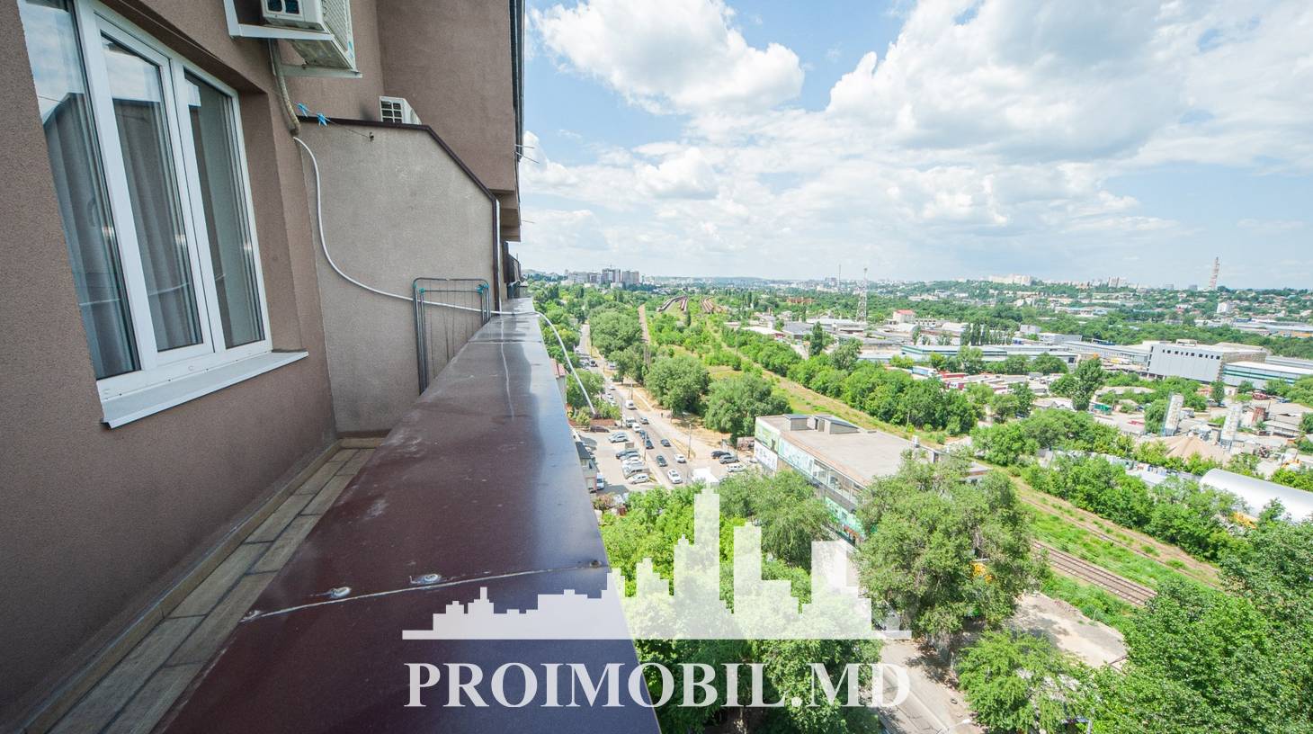 https://images.proimobil.md/GmTuXcZXM9mrKmOr7dW_4rkH5hd8MzMkafDphIkEooA/watermark:0.75:so:0:30:0.39/resize:fill:1460:816:1/gravity:ce/bG9jYWw6Ly8vZXN0YXRlL2xyLzJhYTE5MWQxLTkzODEtNDk5Yi05NDQzLTYxZTI0ZTU0Mjk2Ny5qcGVn