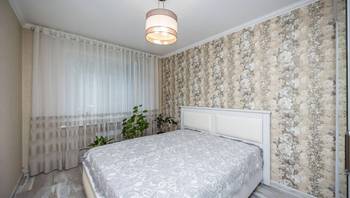 https://images.proimobil.md/GnmGCB6Lbn4hnKTAQihI-yACGeVRCtUdZjy_UEQ5Ig8/resize:fill:350:198:1/gravity:ce/bG9jYWw6Ly8vZXN0YXRlL2xyLzA1NzExYWJiLTU3ZjAtNGE5MS1iY2JkLTYxYTVkZDcyMThkNC5qcGVn
