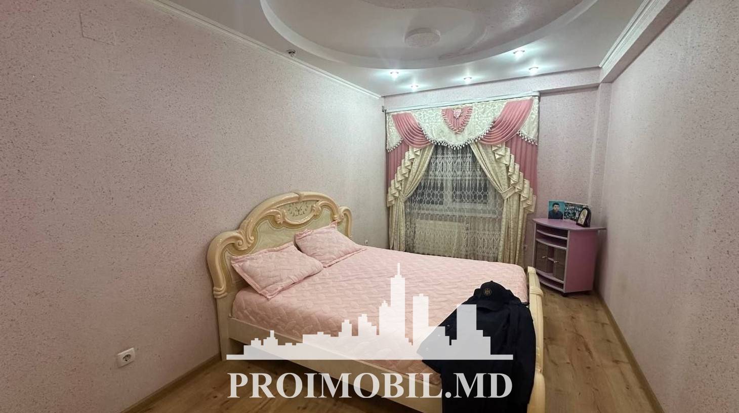 https://images.proimobil.md/GoMjiyiNhDgzq7oBosZ9VuZVYaoPEEKdXVpAa8_Qimc/watermark:0.75:so:0:30:0.39/resize:fill:1460:816:1/gravity:ce/bG9jYWw6Ly8vZXN0YXRlL2xyLzIzZjU0ZmViLTQyZTQtNGMzYi05YmY1LTg4NWYyMTJjNGM4Yi5qcGVn