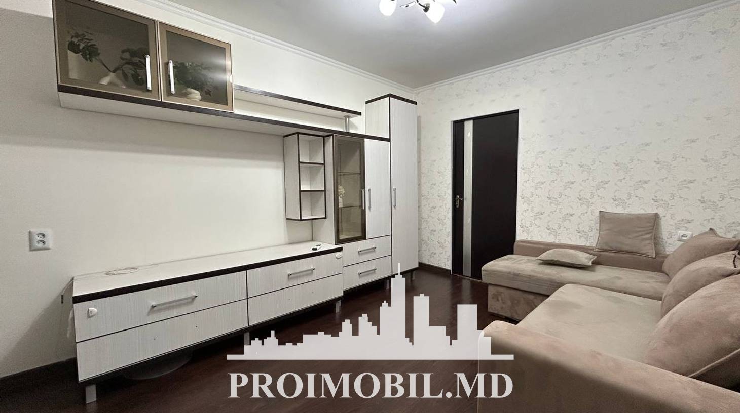 https://images.proimobil.md/GqslTG4X_eExN8hN8PijxH8ylKsQbszlhIj0Y7aYhI0/watermark:0.75:so:0:30:0.39/resize:fill:1460:816:1/gravity:ce/bG9jYWw6Ly8vZXN0YXRlL2xyL2M5MDkwMDNjLTU2MGMtNDFlNS04MDYwLWRkMTI0NjczYWY0ZC5qcGVn