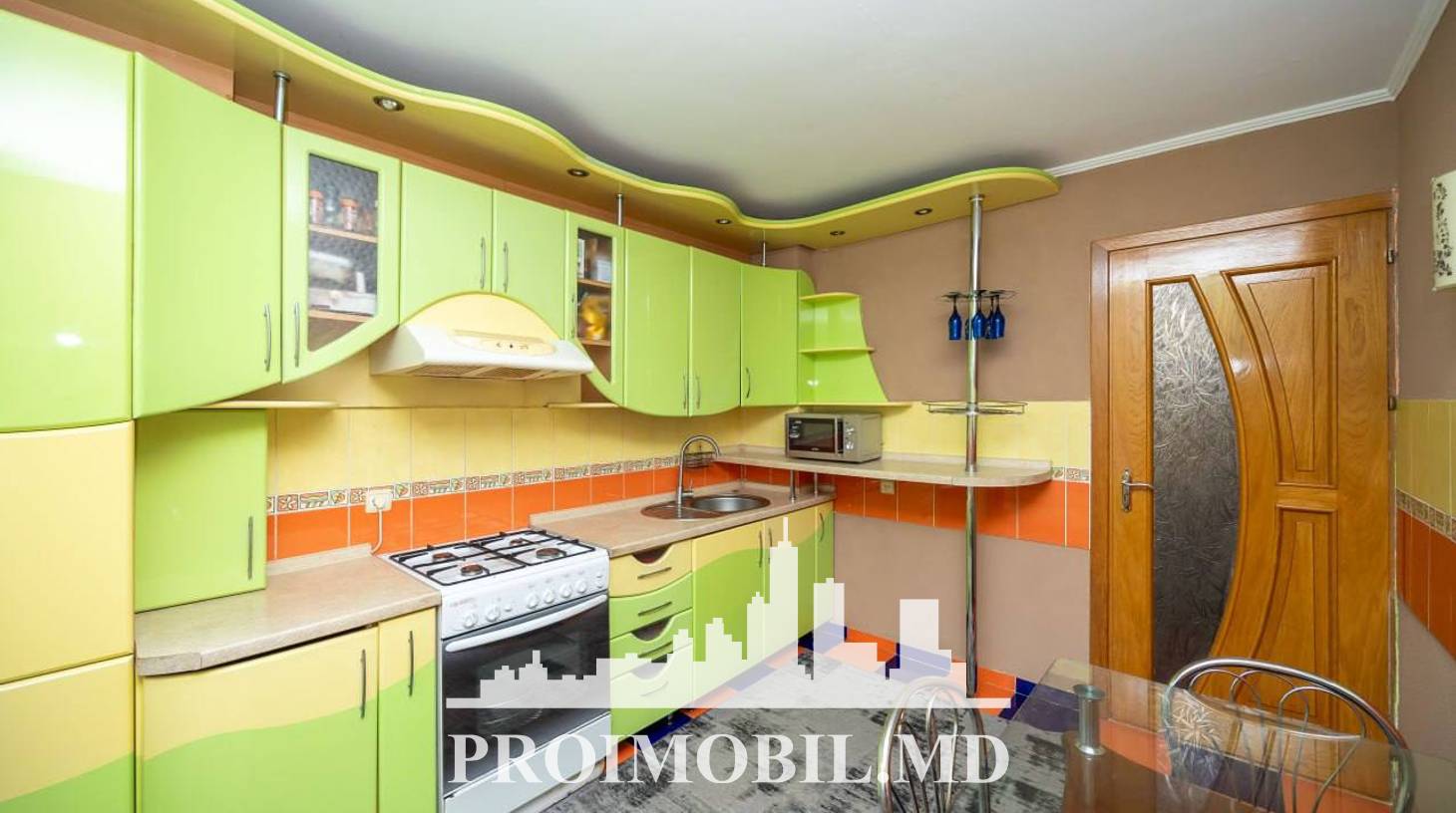 https://images.proimobil.md/GsLGtW_D0etx7Yeqwn60A9QQR9PExwf3oC3jvlGgmS0/watermark:0.75:so:0:30:0.39/resize:fill:1460:816:1/gravity:ce/bG9jYWw6Ly8vZXN0YXRlL2xyL2YwYjRkNGEzLTQ3NzUtNDY4ZS04NmFjLTcyMTEzNTJkOTdhZC5qcGVn
